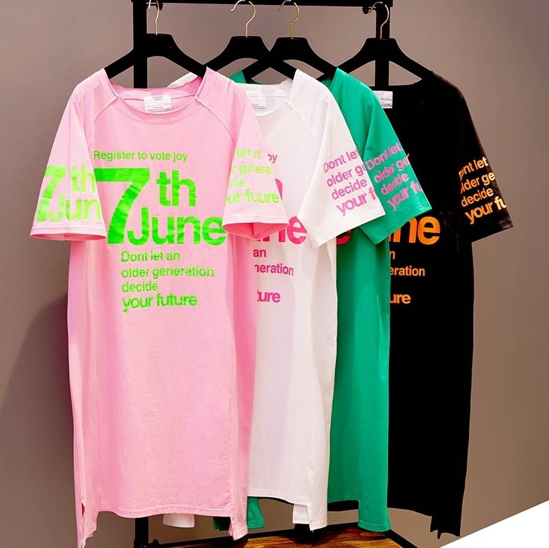 Rakuten - レディース ワンピース シャツワンピ Tシャツ 半袖 ラウンドネック かわいい シンプル カジュアル おしゃれ かっこいい ラフ 個性的 存在感 ベーシック アクティブ ロゴ 春 夏 秋 ロングシーズン 学生 デート お出かけ 旅行 公園 女子会 休日 ショッピング コンサート