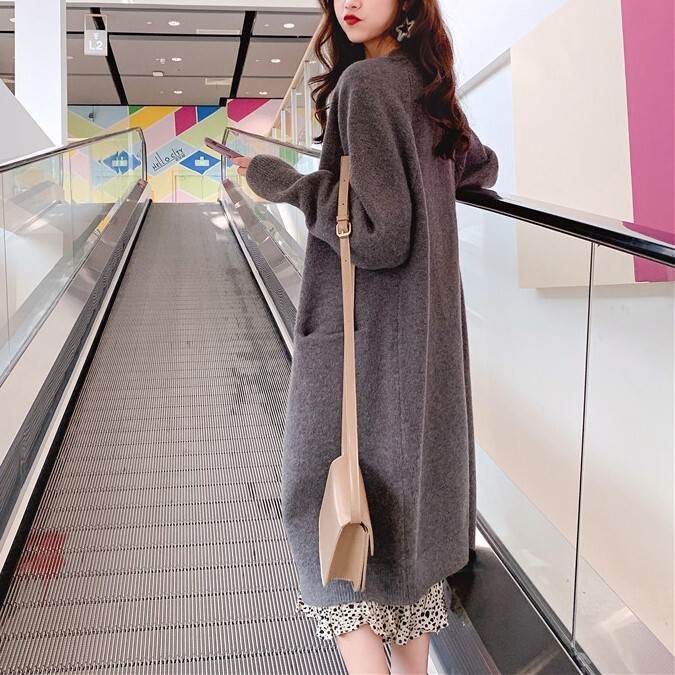 Rakuten - レディース トップス カーディガン ロング 長袖 Vネック スリム ストレート ポケット 大人可愛い きれいめ おしゃれ かっこいい ラフ ガーリー クール ナチュラル 無地 春 秋 冬 通勤 デート お出かけ お泊まり イベント 旅行 レストラン 公園 女子会 休日 ホテル