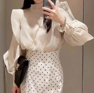 レディーストップスシャツブラウス前...