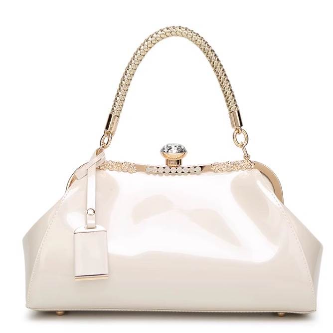 バッグ カバン レディース ハンドバッグ 手持ち パーティー クラッチ 四角 がま口 エナメル かわいい 大人可愛い きれいめ シンプル 上品 お洒落 レトロ こなれ感 ラブリー キュート ガーリー セクシー エレガント モダン 主役級 存在感 フォーマル 華やか クラシック