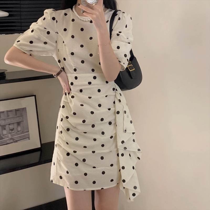 Rakuten - レディース ワンピース ミニ 膝上 半袖 ボリューム袖 パフスリーブ ラウンドネック ストレート Iライン フェミニン ウエストマーク ハイウエスト 薄手 かわいい 大人可愛い きれいめ 上品 おしゃれ レトロ こなれ感 ガーリー 個性的 エレガント モダン 主役級 存在感