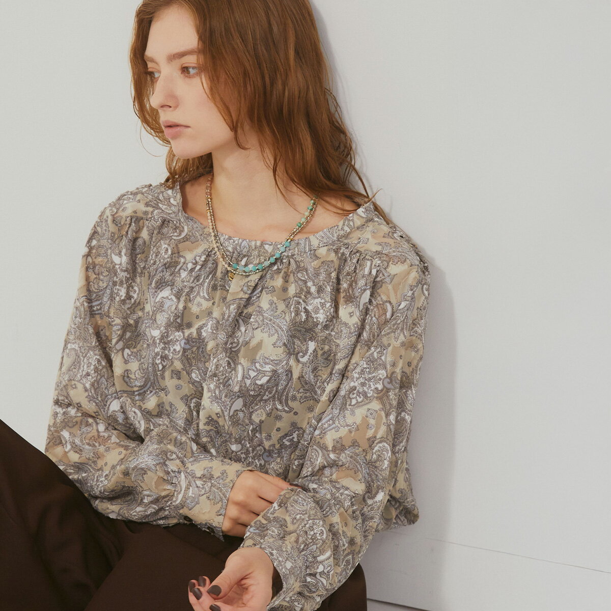 乐天商城 - Ample アンプル アラベスクパターンブラウス トップス ブラウス アラベスク柄 レディース カジュアル ギャザー 透け感 透かし模様 フェミニン キレイめ デイリー エレガント 日本製 ウォッシャブル