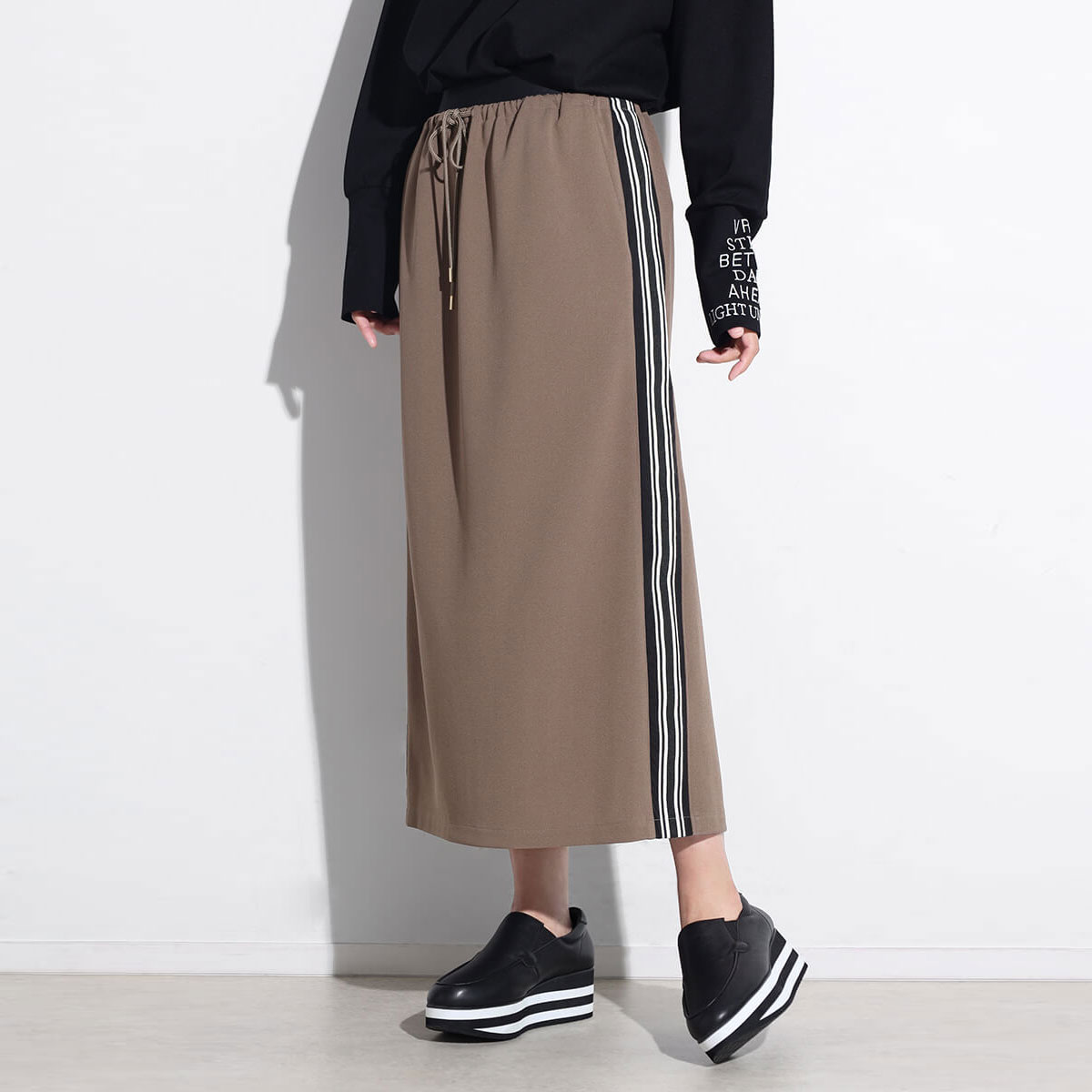 SCOTCLUB スコットクラブ ラインディテールナロースカート スカート ナロースカート ライン ラインディティール ロングスカート 配色ライン Iラインスカート レディース 大人 カジュアル スポーティ リラクシー ウエストゴム ウォッシャブル