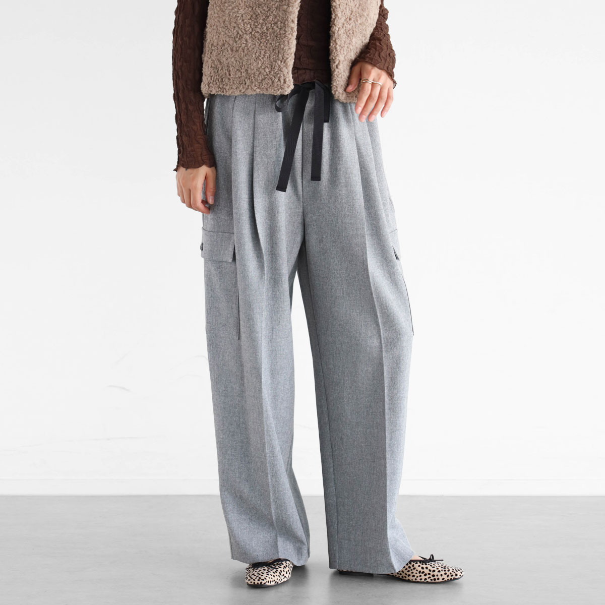 Vin ヴァン グログランリボンカーゴパンツ パンツ カーゴパンツ タック センタープレス レディース フェミニン カジュアル デイリー キレイめ ウエストゴム 日本製 美シルエット グログラン リボン 伸縮性