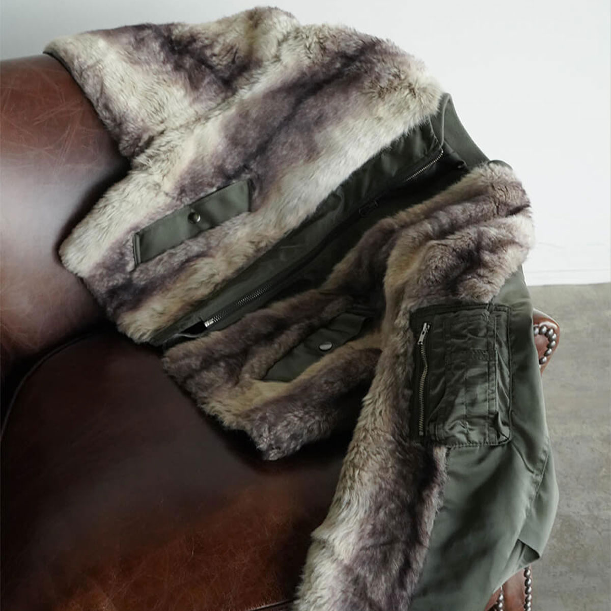 【RADIATE ラディエイト】 グラデーションフェイクファージャケット アウター 羽織り ブルゾン 異素材 ドッキングデザイン フェイクファー ソフト 秋 キレイめ レディース トレンドライク カジュアル デイリー ミリタリー ジャケット