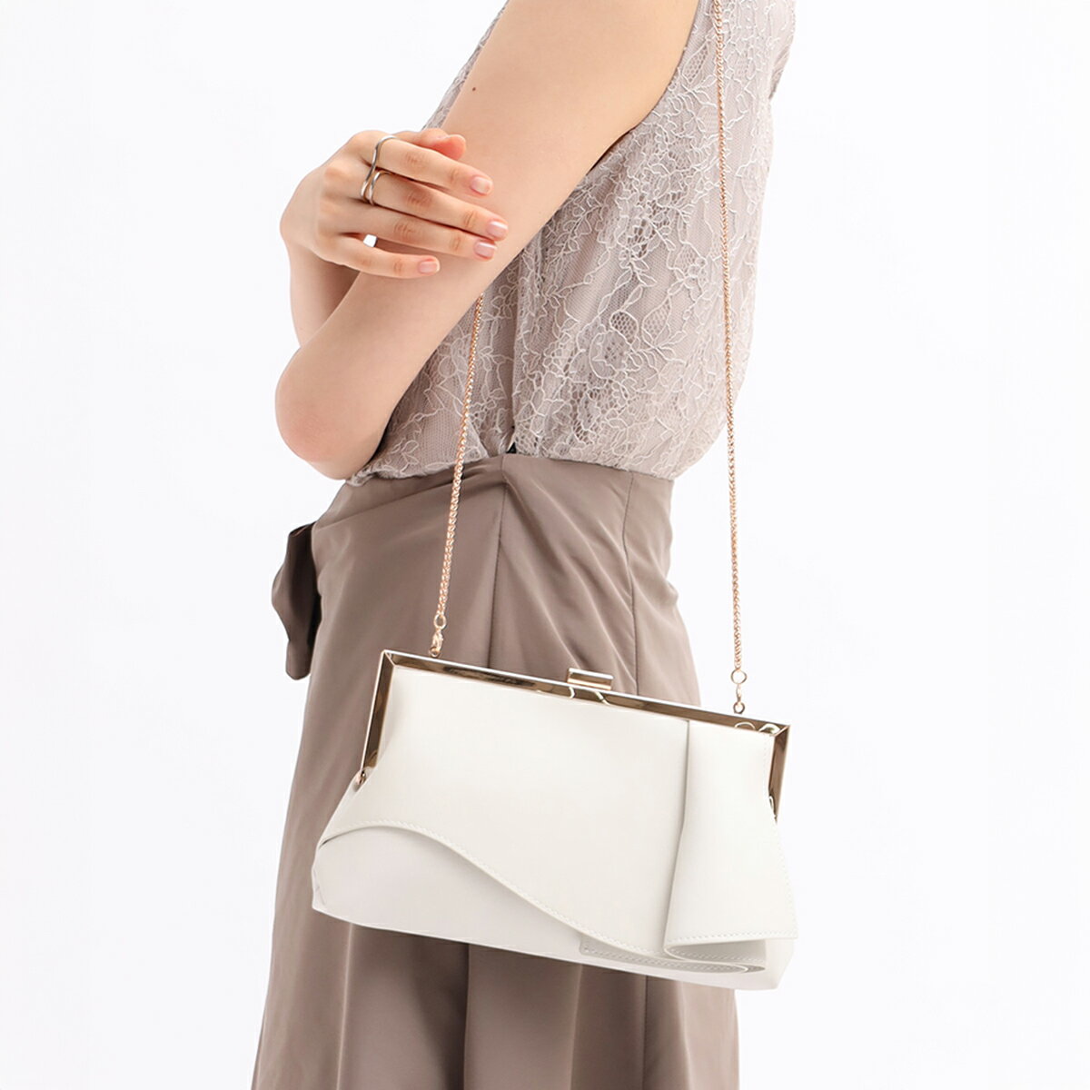 【Rire Fete リルフェテ】 フリルデザイン2wayクラッチバッグ バッグ クラッチバッグ フリルバッグ フリルデザインバック 鞄 小物 プレゼント レディース 大人 コンパクト フェイクレザー セレモニーバッグ パーティー ショールバッグ 華やか 結婚式 卒業式 入学式