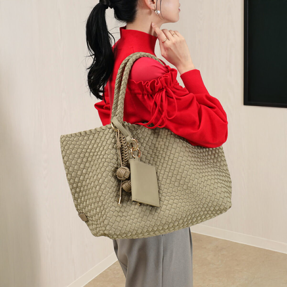 【FENNEL フェンネル】 ミニポーチ付き編み込みスクエアビッグトート トートバッグ バッグ カバン 鞄 小物 インバッグ ミニポーチ付き チャーム付き プレゼント レディース 大人 シーズンライク ショルダーバッグ カジュアル ショルダーチェーン付属