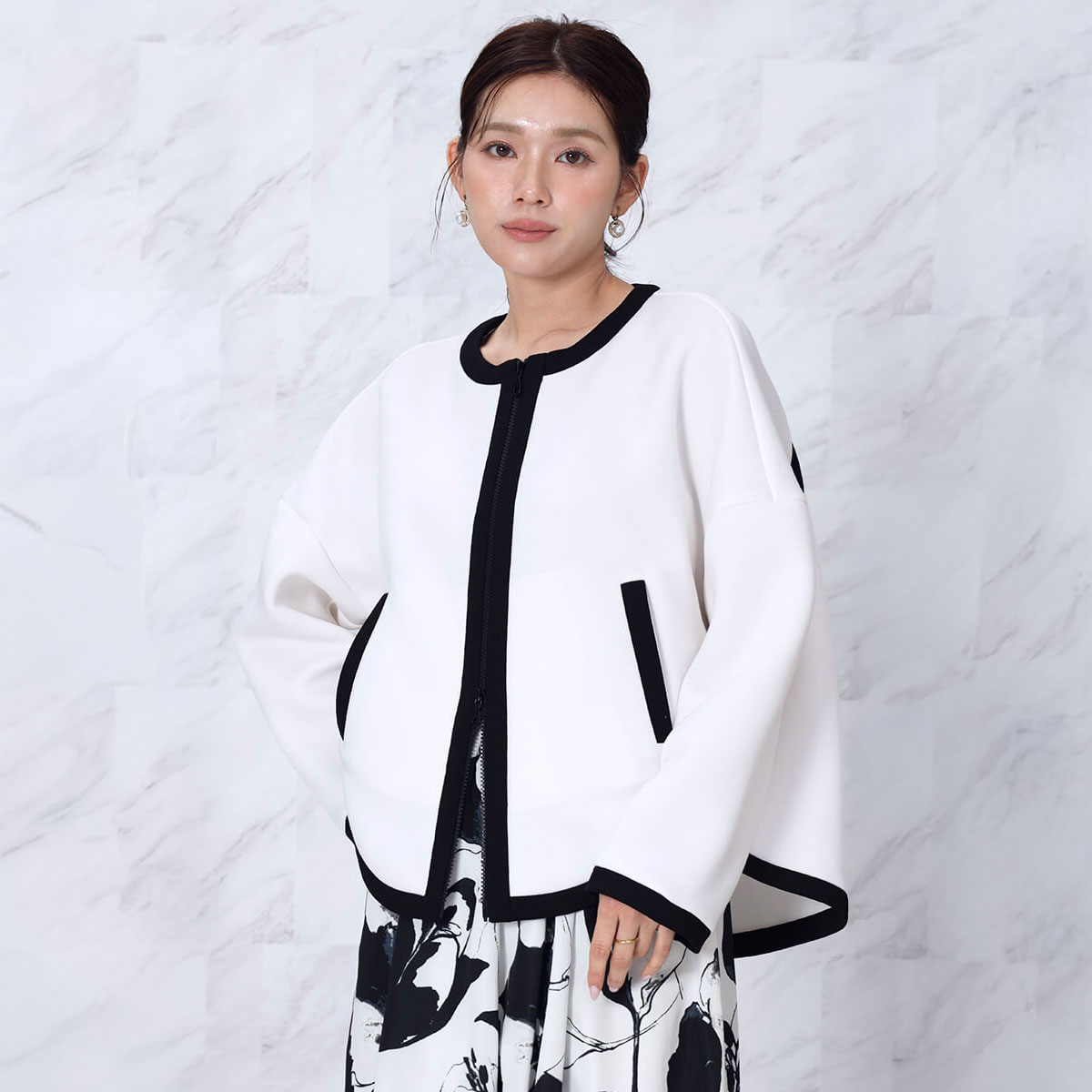 【FENNEL ゴールドボタン】 配色トリミングボンディングブルゾン ブルゾン ジャケット ノーカラージャケット 羽織り 配色 レディース 大人 フェミニン キレイめ デイリー 上品 日本製 カラバリ ベーシック エレガント モノトーン セレモニー