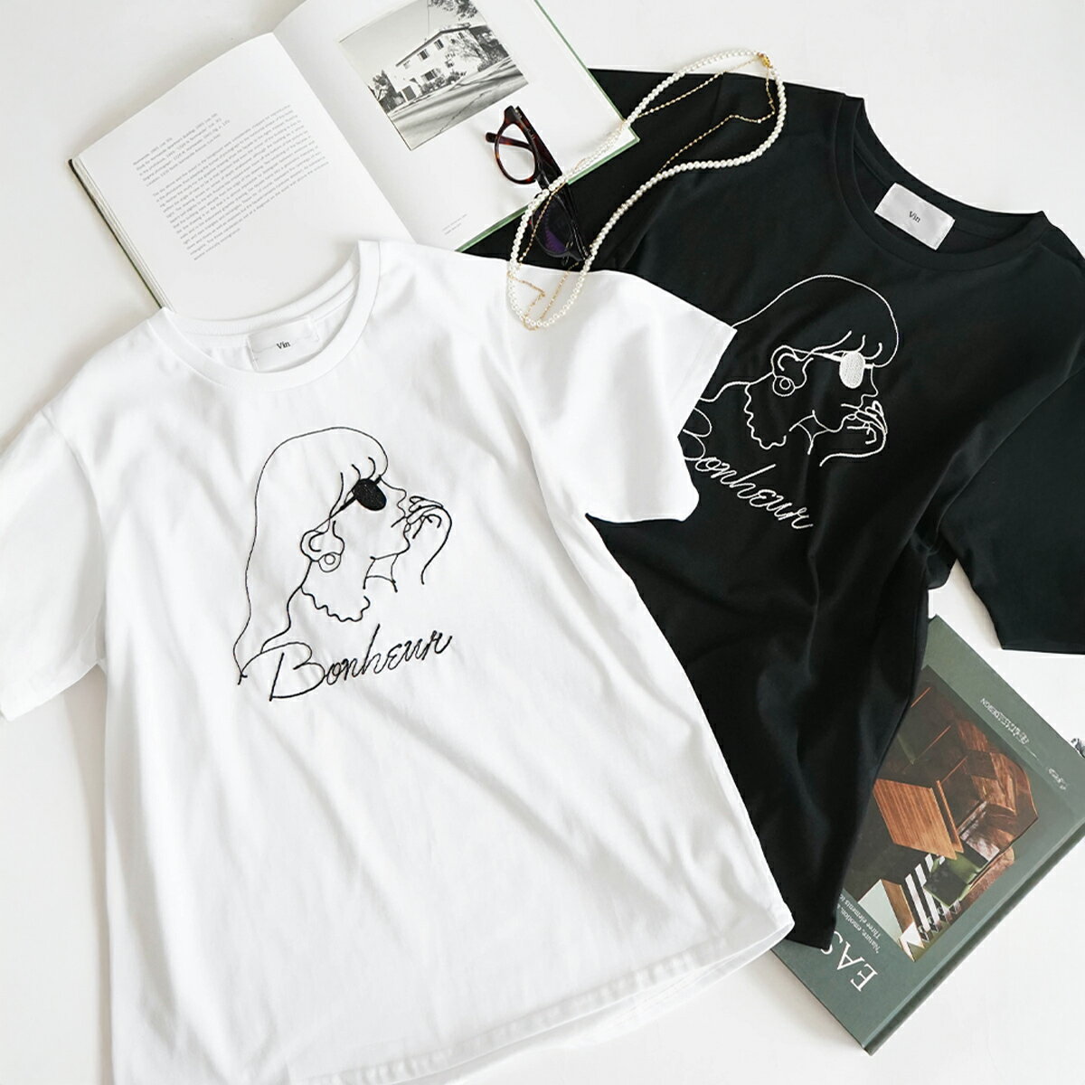 【Vin ヴァン】レディモチーフコード刺繍Tシャツ アート レディース おしゃれ きれいめ デザイントップス 春 夏 大人かわいい 大人女性 モード カジュアル ナチュラル 着回し 韓国風 モノトーン こなれ感 着心地