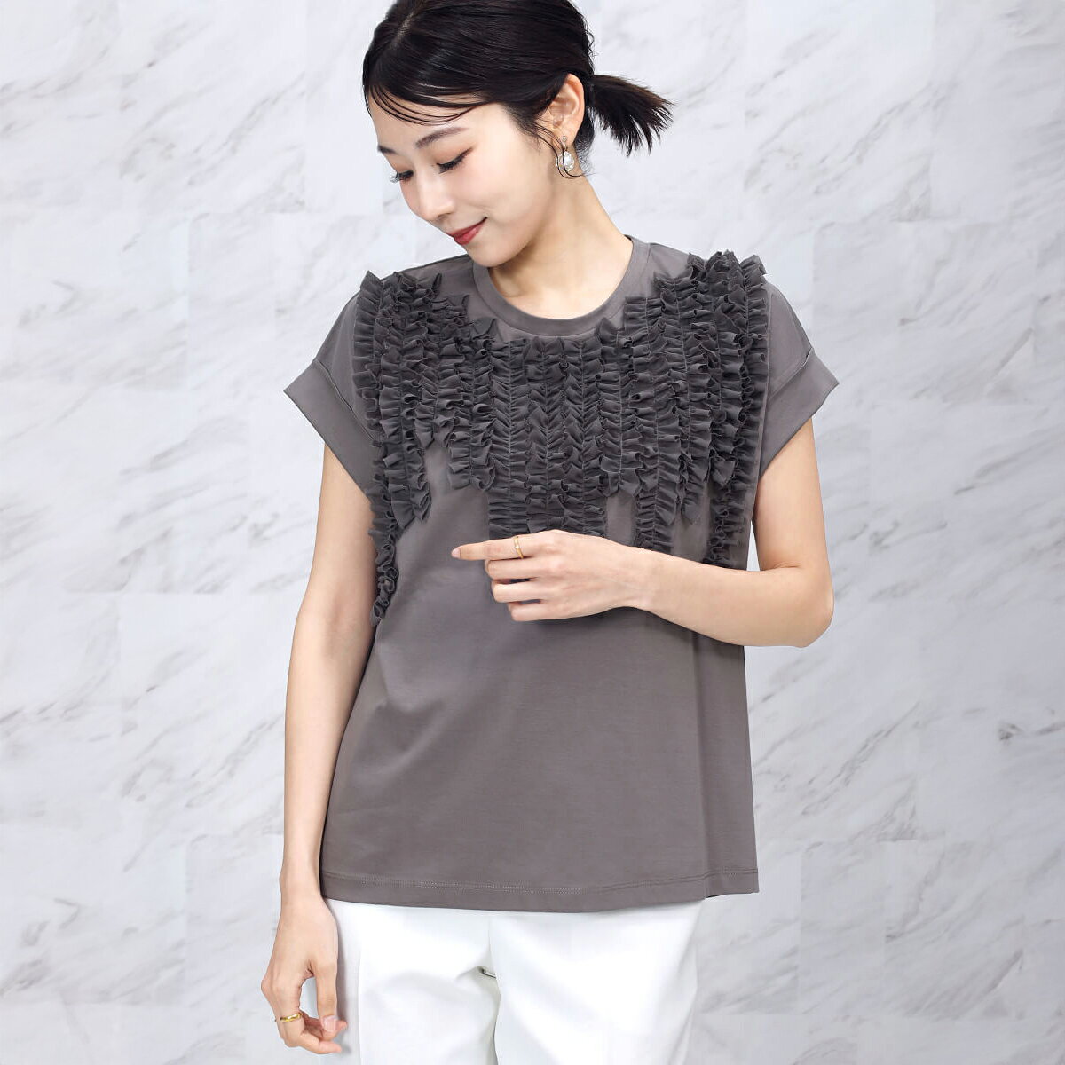 【FENNEL フェンネル】 レイヤーフリルTシャツ フリル トップス カットソー 華やか 上品 きれいめ フェミニン 大人 可愛い 綿100％ 手洗い可能 ウォッシャブル オフィスカジュアル 通勤 オンオフ兼用 春 夏 秋 着痩せ 抜け感 無地