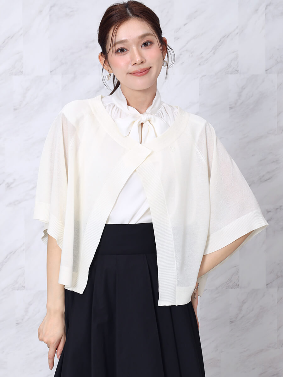 YAMADAYA STOREの【FENNEL フェンネル】 ケープシルエットカーディガン ニット レディース 大人 フェミニン キレイめ レディライク シアーニット 上品 エアリー素材 羽織り 軽やか ケープシルエット スナップボタン｜アングル3
