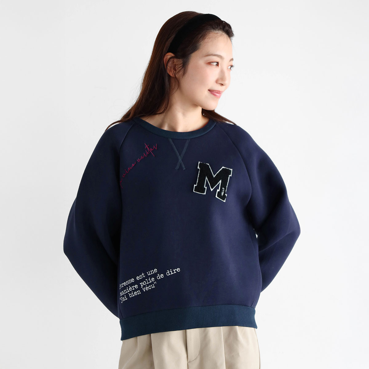 乐天商城 - 【Vin ヴァン】 ワッペン＆刺繍スウェットプルオーバー トップス プルオーバー スウェット 刺繍 伸縮性 レディース 大人 カジュアル キレイめ デイリー ウォッシャブル おでかけ カラバリ ベーシック ポップ ロゴ サガラ刺繍 プリントロゴ ワッペン
