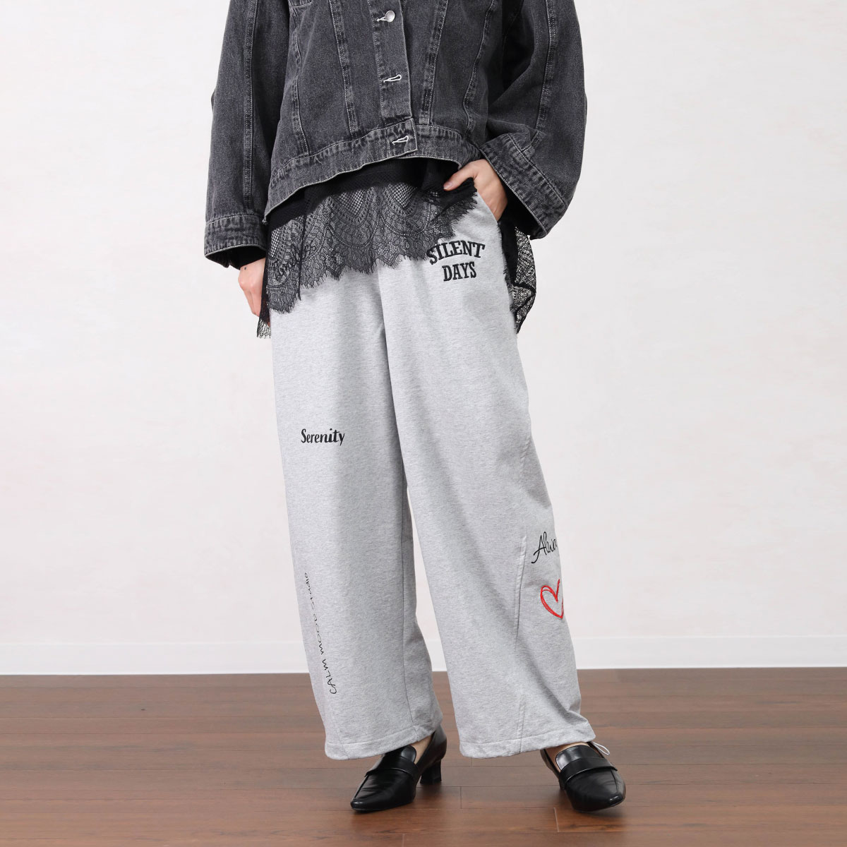 乐天商城 - 【マラソン期間中ポイント10倍】【Vin ヴァン】 レタリングロゴスウェットパンツ パンツ ストレートパンツ スウェット 伸縮性 レディース カジュアル フェミニン キレイめ デイリー ウエストゴム レタリング ロゴ ロゴスウェット 刺繍 ドローコード リラクシー