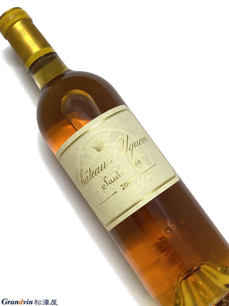 Château d'Yquem 甘口白ワイン　750ml [AOC］ソーテルヌ　特別第1級 [評　価］96点 The average June temperature for 2003 was the warmest ever recorded at Yquem since they installed their first weather station in 1896. And things were only just starting to heat up. This notoriously hot vintage nonetheless produced some very pleasant Bordeaux surprises, Yquem being one. As readers can guess, obtaining the necessary sugar levels was not the problem this year. If it was a question of sugar alone, berries could well have been harvested in August. But come September, the wait was on for the botrytis. Fortunately, a little rain beginning on the 5th of September kick-started proceedings, and with the help of continued warm temperatures, the noble rot took off like a rocket! After this, frenetic harvesting and strict selection ensued. Harvest was over in a record nine days, resulting in a super rich, concentrated and full botrytized expression that beautifully does justice to both the vintage and to Yquem. Issue 244 End of August 2019, The Wine Advocate(31st Aug 2019) 2003年の6月の平均気温は、1896年に最初の気象観測所を設置して以来、イケムで記録された中で最も暖かい気温でした。 それにもかかわらず、この悪名高い暑いヴィンテージは、いくつかの非常に楽しいボルドーの驚きを生み出しました。イケムはその1つです。 読者が推測できるように、今年は必要な糖度を取得することは問題ではありませんでした。 砂糖だけの問題であれば、8月にベリーが収穫された可能性があります。 しかし、9月になると、灰色かび病が待ち構えていました。 幸いなことに、9月5日から始まる小雨が進行を開始し、継続的な暖かい気温の助けを借りて、貴腐はロケットのように飛び立ちました！ この後、熱狂的な収穫と厳選が行われました。 収穫は記録的な9日間で終わり、ヴィンテージとイケムの両方に美しく正義をもたらす、非常に豊かで、濃縮された、完全なボトリット化された表現をもたらしました。（直訳）■d'Yquem　ディケム 　1本の葡萄の木からグラス1杯のワインしか作らないディケム 　ボルドー最高峰の甘口白ワイン。 『シャトー・ディケムは、当地(ソーテルヌ)のそのほかのシャトーの 　上にそびえたち、すばらしく豊かで特徴的な、独特のワインをつく 　っている。私から見て、イケムはボルドーのなかでも唯一無比の偉 　大なワインである。』 　講談社 『BORDEAUX ボルドー 第3版』