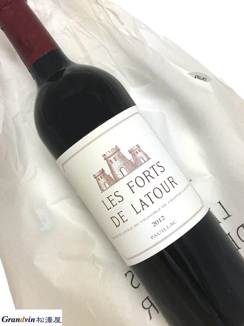 Château Latour Les Forts de Latour 赤ワイン　750ml [AOC］ポイヤック [評　価］92点 This is the first vintage to not be offered En Primeur, meaning this is the first commercial release for this wine. It is composed of 76% Cabernet Sauvignon, 22% Merlot and 2% Petit Verdot. Deep garnet-purple in color, it opens with expressive notes of crème de cassis, unsmoked cigars, charcuterie and tapenade on the nose with hints of kirsch and fertile loam plus a waft of menthol. Medium to full-bodied, the palate displays great concentration, sporting beautifully ripe, finely grained tannins, wonderful freshness and a long, savory finish. Just entering its drinking window and still possessing bags of fruit, it should continue to evolve and cellar for a further 15+ years. Interim End of March 2018, The Wine Advocate(30th Mar 2018)