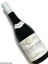 Domaine Mongeard Mugneret Nuits Saint Georges 1er Cru Aux Boudots 赤ワイン　750ml [AOC］ニュイサンジョルジュ　1級畑 [輸入元コメント］ ブドウ栽培では2003年から一部の畑（ニュイ・サン・ジョルジュ1級ブード、ヴォーヌ・ロマネ1級シュショ、プティ・モン、それに全特級クリマ）でビオロジック農法を始めている。それ以外の畑はリュット・レゾネだが、これだけ広範囲にわたる畑を農薬に頼らず耕作するのは大変なことだろう。 深いルビー色をし、赤い果実のアロマを伴ったウイキョウの香り、そしてエネルギッシュな個性を併せ持つ。この美しい酸はワインを完璧なまでにバランスよく、そして長熟ワインに仕立て上げている。エシェゾー、グランゼシェゾーはDRCに次ぐ規模。 33ヘクタールの畑を所有する大ドメーヌ。 ディジョンからボーヌへと向かう街道沿い、ヴォーヌ・ロマネの入り口に「ル・リシュブール」というホテルレストランがある。このホテルを経営しているのが、村でも有数の大ドメーヌ、モンジャール・ミュニュレである。 モンジャールの姓は17世紀の初め、1620年頃からブルゴーニュで見られ、代々ブドウ栽培を生業としてきた家系である。 現当主ヴァンサン・モンジャールの父、ヴォーヌ・ロマネ村の村長も務めたジャンの時代にドメーヌは大きく成長。さらにヴァンサンが拡大し、現在、ブドウ畑の面積は33ha。 北はマルサネから南はサヴィニー・レ・ボーヌまで35のアペラシオンに散らばっている。ちょっとしたネゴシアン並みの規模だ。 リシュブールも所有するとはいえ、このドメーヌの華はなんといってもエシェゾーとグランゼシェゾー。それぞれ2.6ha、1.44haという面積は、ドメーヌ・ド・ラ・ロマネ・コンティに次ぐ広さだ。 前者はエシェゾー・デュ・デュス、ルージュ・デュ・バ、レ・トゥルーの3つの区画に分かれるが、1929年に植樹したルージュ・デュ・バのブドウはすべてエシェゾー・ヴィエイユ・ヴィーニュとして瓶詰めされる。 レ・トゥルーはエシェゾーでも最下部にあるので肉付きがよく豊満な一方で複雑味に欠けると、ヴァンサンはいう。ちなみにこの区画のワインは全量アメリカ向け。 日本向けのエシェゾーはもっとも優れたワインを生むとされるエシェゾー・デュ・デュスのものなので安心されたし。 除梗率はクリマとヴィンテージによって異なり、相対的にエシェゾー・ヴィエイユ・ヴィーニュやグランゼシェゾーはエシェゾーよりも全房の比率が高い。それもあって、とくにグランゼシェゾーは構造のしっかりした筋肉質のワインとなる。 ブドウ栽培では2003年から一部の畑（ニュイ・サン・ジョルジュ1級ブード、ヴォーヌ・ロマネ1級シュショ、プティ・モン、それに全特級クリマ）でビオロジック農法を始めている。それ以外の畑はリュット・レゾネだが、これだけ広範囲にわたる畑を農薬に頼らず耕作するのは大変なことだろう。 父ジャンの時代、このドメーヌのワインは新樽の香りが顕著に感じられたものが、近年のワインは樽香が果実味の中にきれいに溶け込み、洗練さを増している。 価格的にリーズナブルで質の高い特級畑のワインを探している人に、安心して薦められるのがこのドメーヌのエシェゾーだ。 &nbsp;