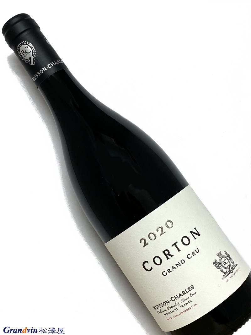 Domine Buisson Charles Corton Grand Cru 赤ワイン　750ml [AOC］コルトン 　特級畑 [生産数］1,460本 2009年ヴィンテージより、松澤屋が僅かながら割当をもらい輸入しており、輸入を開始して早数年、徐々に人気が高まり、いまや星付きの和食店を筆頭に提供する料理やお酒にこだわりを持つ飲食店にムルソーなどがオンリストされるまでになりました。 そんなムルソーだけに留まらず、アリゴテやレジョナルのクオリティの高さも殊の外素晴らしく、リピーターの方が多いワインとなってまいりました。Buisson Charlesビュイッソン シャルル 老木のシャルドネに最大の敬意を払い造られるムルソー ムルソーで4世代に渡りワインを造り続けています。現当主であるパトリック エッサの代になってからの躍進はめざましく、伝統的でありながらも、積極的に様々なワインに挑戦しています。ムルソーの他にヴォルネイ、ポマールにも畑を所有。アリゴテは先代より定評が高く、ロバートパーカーも最高のアリゴテと評する程。またシャブリ、コルトンシャルルマーニュなどをネゴスとして生産しています。テロワールの価値を最大限活かすため一切の妥協を許さず、アペラシオンの持つ特徴的な香りと味わいをつまびらかにするよう細心の注意を払っています。 ムルソーの所有畑は村名テッソンのほか、80年越えの古木区画のみで造るヴィーニュ 1945 という特吟キュヴェ を作ります。1級はレ クラ　グット ドール、シャルム。中でもグットドールは0.35ヘクタールながらも、ドーヴネ、コントラフォン と隣接する区画。　栽培はリュットレゾネ。過熟を避け、常に酸と糖分のバランスを重視。収穫はタイミングを計りながら、収穫日を変えるなど、細かい配慮がなされています。