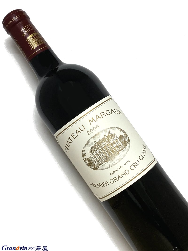 Château Margaux 赤ワイン　750ml [AOC］マルゴー　第1級 [評　価］95点 The 2006 Château Margaux remains a very youthful wine, unfurling in the decanter and glass with a deep bouquet of blackcurrants, cigar wrapper, black truffles, loamy soil and nicely integrated new oak. Medium to full-bodied, deep and concentrated, with a rich and vibrant core of fruit, lively acids and refined but authoritative tannins, it's a rather powerful, elegantly muscular Margaux that's still a decade from maturity. August 2022 Week 2, The Wine Advocate(12th Aug 2022) 2006年のシャトー・マルゴーは非常に若々しいワインのままで、デカンタとグラスの中で広がり、ブラックカラント、葉巻の皮、黒トリュフ、ローム質の土壌、そして見事に溶け合った新樽の深いブーケを伴う。 ミディアムからフルボディで、深みと凝縮感があり、豊かで活気に満ちた果実味の核、生き生きとした酸、洗練されていながら権威あるタンニンを持ち、かなり力強く、エレガントで力強いマルゴーであり、まだ成熟から 10 年が経過している.（直訳）■Chateau Margaux シャトー マルゴー 『1960年代と1970年代は惨憺立つ出来栄えであったが 　その後1980年代にシャトー・マルゴーは文字通りよ 　みがえり、それ以降は連続して100点満点に近い 　ワインを生み出している。品質で言えば、このシャ 　トーは過去20年間、その格付けにふさわしくあり、 　消費者の注目を引くに値する。』 　美術出版社 『BORDEAUX ボルドー 第4版』 &nbsp;