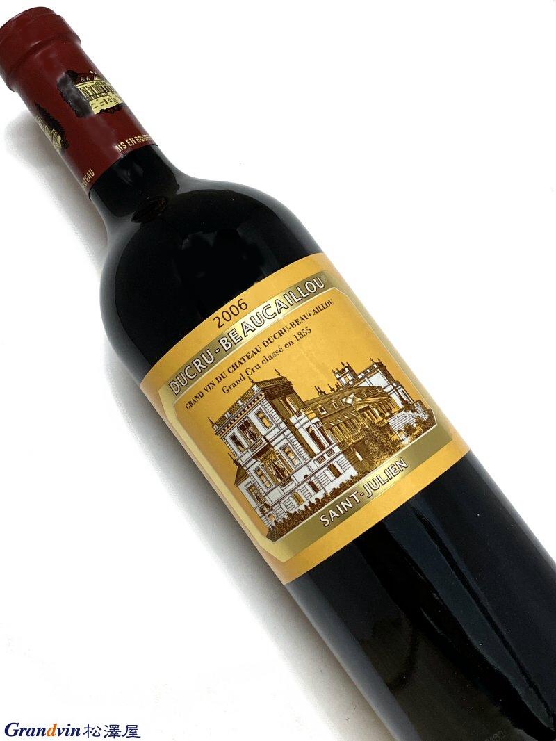 Château Ducru Beaucaillou 赤ワイン　750ml [AOC］サンジュリアン　第2級 [評　価］94点 Deep garnet in color, the 2006 Ducru-Beaucaillou delivers expressive Black Forest cake, blackcurrant cordial and chocolate box scents with touches of fertile loam, espresso, Marmite toast and black olives. Medium-bodied, the palate is elegantly played with vibrant fruit expression and a firm, grainy texture, finishing with a lively lift. August 2020 Week 2, The Wine Advocate（14th Aug 2020） 深いガーネット色をした 2006 年のデュクリュ ボーカイユーは、表情豊かな黒い森のケーキ、ブラックカラント コーディアル、チョコレート ボックスの香りに、肥沃なローム、エスプレッソ、マーマイト トースト、ブラック オリーブのタッチを加えています。ミディアムボディの味わいは、生き生きとした果実の表現としっかりとした粒状のテクスチャーがエレガントに奏で、生き生きとしたリフトでフィニッシュします。（直訳）■Ducru Beaucaillou 　ボルドー サンジュリアンの第2級シャトー！ 『デュクリュボーカイユはボルドーの二級では最も価格の高いものの 　1つである。その高価格は、このワインに対する国際的な需要の高 　さと、一貫した高品質を反映したものである。』 　美術出版社 『BORDEAUX ボルドー 第4版』&nbsp;