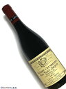 Domaine Louis Jadot Gevrey Chambertin 1er Cru Clos Saint Jacques 赤ワイン　750ml [AOC］ジュヴレ シャンベルタン　1級畑 [評　価］92-94点 There are only seven barrels of the 2021 Gevrey-Chambertin 1er Cru Clos Saint-Jacques (Domaine Louis Jadot), an attractively sensual wine evocative of cherries, plums, orange zest, smoke and spices. Medium to full-bodied, layered and concentrated, with a sweet core of fruit, powdery tannins and a penetrating finish, its quality is some compensation for the lack of quantity. The Wine Advocate (Feb 01, 2023) わずか7樽しかなく、チェリー、プラム、オレンジの皮、スモーク、スパイスを想起させる魅力的で官能的なワインです。ミディアムからフルボディ、層状で凝縮感があり、果実の甘い核、粉末状のタンニン、そして浸透するフィニッシュを持ち、その品質は量の不足をある程度補っています。（直訳） [輸入元のコメント］ クロ・サン・ジャック は南東に広がり 、粘土、泥灰土を含む石灰質土壌です。グラン・クリュに匹敵するほどの有名なこのプルミエ・クリュは、5つの所有者のみに分けられています。クロ・サン・ジャックの畑の個性から力強さと繊細さのバランスが絶妙に取れた複雑さが際立つワインです。■Louis Jadot ルイ ジャド ルイ・ジャド社は1859年に、ジャド家のルイ・アンリ・ドゥニ・ジャドによって創設された由緒あるブドウ栽培家であり、ブルゴーニュを代表するドメーヌおよびメゾンです。