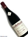 Domaine Michel Gros Bourgogne Côte d'Or Rouge 赤ワイン　750ml [AOC］ブルゴーニュ [輸入元コメント］ ヴォーヌ・ロマネ村だが、県道974号の東の平地にある区画。土壌はシルトと粘土の混合土壌。下層は砂と砂利。香り高く、生き生きとした酸味をもつ軽やかなブルゴーニュ・ルージュであり、その若々しさを楽しみたい。旧ジャン・グロの正統的後継者 お値打ちのオート・コート・ド・ニュイ ヴォーヌ・ロマネにおけるかつての大ドメーヌ、ジャン・グロは、96年に3人の子供への相続が完了。 リシュブールを妹のアンヌ・フランソワーズに譲る代わり、ジャン・グロの看板となるモノポール畑、ヴォーヌ・ロマネ1級クロ・デ・レア2.12haを継承したのが長男のミシェル・グロ。 また、ジャン・グロのラベルが消滅するはるか以前から、実質的にジャン・グロのワインを造っていたのもミシェル・グロである。 あらためてグロ家の家系について述べれば、ジャン・グロにはほかに3人の兄弟がおり、兄のギュスターヴと妹のコレットはグロ・フレール・エ・スールを創設。このふたりには子供がなかったため、ジャンの次男、つまりミシェルの弟であるベルナールが跡を継いだ。 ジャンの弟のフランソワはドメーヌ・フランソワ・グロを立ち上げ、娘のアンヌが成長するとドメーヌ・アンヌ・エ・フランソワ・グロに改名。95年以降、ドメーヌ・アンヌ・グロとして継承された。 ミシェルの妹、アンヌ・フランソワーズはポマールのフランソワ・パランに嫁ぎ、ジャン・グロの生前贈与が始まった1988年にドメーヌ・A-F・グロを創設。ワインを醸造しているのは夫のフランソワ・パランである。 このように現在、グロを名乗るドメーヌは全部で4つ存在する。 ドメーヌ・ミシェル・グロはヴォーヌ・ロマネ、ニュイ・サン・ジョルジュ、シャンボール・ミュジニーに畑を所有。特級畑としてはクロ・ヴージョの最上部に0.2haの区画を所有する。ただし、もっとも広い畑はブルゴーニュ・オート・コート・ド・ニュイで、その面積は10haを超える。 これはジャン・グロとは別にミシェル・グロが若い時からコツコツと広げた区画である。 赤ワインの醸造は手摘みで収穫後、ブドウ畑の中で選果。3〜6人の摘み取り人に対しひとりの選果人をつける。 醸造所に運ばれたブドウは100%除梗。1996年以降、ドメーヌでは補糖を一切せず、万が一、熟度が足りない場合にはエントロピー・エヴァポレーターを用いて果汁を濃縮する。 自生酵母による万が一のトラブルを好まないミシェルは、培養酵母を用いてアルコール発酵。発酵の前半でルモンタージュ、後半はピジャージュによって抽出を行う。 ブルゴーニュ・ルージュとブルゴーニュ・オート・コート・ド・ニュイの樽熟成は、最初の6ヶ月を大樽で行い、その後、1〜3年使用した小樽に移して12ヶ月続ける。村名以上は小樽で18ヶ月だが、新樽率はアペラシオンごとに異なり、村名で30〜40％、1級で50〜80％、特級のクロ・ヴージョで100％だ。 ミシェル・グロのワインは濃いめの色調をもち、果実味が前面に出て、オークの香ばしいフレーバーが豊かに香るタイプ。しかしながら、アペラシオンごとのテロワールはそのテクスチャーの中にきちんと表現され、ニュイは力強く、ヴォーヌは気品があり、シャンボールはシルキーである。 また生産量の多いオート・コートは、価格の割りに質が高く、ラインナップの中でもとくにお値打ちの1本といえよう。