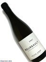 Domaine Antoine Jobard Meursault 白ワイン　750ml [AOP］ムルソー [輸入元のコメント］ いくつかの村名畑をアッサンブラージュしたムルソー。白い花、グレープフルーツ、アカシアの蜂蜜、それにヘーゼルナッツの香ばしいフレーバーも。柔らかな果実味にシャープな酸味。アフターにはチョークのようなミネラル感。ミネラルが一筋背骨のように支え、緊張感を伴うエレガント系ムルソー 比較的ぽっちゃりと若いうちから楽しめるものが多いムルソーにあって、ミネラルがビシッと一筋、背骨のように支えるフランソワ・ジョバールのワイン。 息子アントワーヌの時代に入り、長期熟成という父のポリシーを尊重しつつ果実味を充実させ、瓶詰めからほどなくしても味わいやすいタイプへと進化している。 父から子への移譲は進み、ラベル上のドメーヌ名は2002年にフランソワ・エ・アントワンヌ・ジョバール、そして2007年以降はアントワンヌ・ジョバールへと変わった。 ドメーヌは全部で6haのブドウ畑を所有し、すべての畑にシャルドネが植わる。 以前はブルゴーニュ・ルージュとブラニー1級ラ・ピエス・スー・ル・ボワを造っていたが、前者は2003年、後者は2007年に植え替えた。 ラインナップは村名ムルソーが2クリマ（アン・ラ・バール、ティエ）、ムルソー1級が4クリマ（ブラニー、ポリュゾ、シャルム、ジュヌヴリエール）、それに村名ピュリニー・モンラッシェ・トレザンだ。 認証は得ていないものの、畑は事実上のビオロジックであり、除草剤や殺虫剤など化学合成された物質は一切使用していない。 収穫したブドウは圧搾後、3〜4時間のデブルバージュ。これによって不純な雑味を取り除きつつ、上質の澱を混ぜたワイン醸造が可能となる。父フランソワの時代には、デブルバージュを一切していなかったという。 そして小樽発酵。新樽率はフランソワの10%からわずかに増え15％となっている。 控えめにバトナージュを行い、樽熟期間は18ヶ月。年によっては2年近く寝かせる場合もある。 開くのに何年もかかったフランソワ時代と比べればはるかに寛容になったとはいえ、アントワンヌ・ジョバールのムルソーはミネラルを基調とした緊張感をつねに伴う。 白ワインにエレガンスを求める通人にこそおすすめしたい造り手だ。