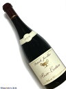 Domaine Patrick Javillier Aloxe Corton 赤ワイン　750ml [AOC］アロース コルトン [輸入元コメント］ アロース・コルトンの畑はパトリック・ジャヴィリエ夫人の実家から。泥灰土が混じった粘土石灰質の土壌で、なかなか堅牢なスタイルのワインを生む。香りは赤い果実にブラックベリーやカシスといった黒い果実が混じった印象。チャーミング。■パトリック・ジャヴィリエ ドメーヌ入りした娘が赤ワインを担当 次のステージへ向かうムルソーの造り手 &nbsp; ムルソーのパトリック・ジャヴィリエも娘のマリオンがドメーヌ入りし、次のステージへと向かい始めた。 ジャヴィリエ家はムルソーで何代も続く栽培農家の家系だが、ブドウ畑の面積は小さく、パトリックの父、レイモンは農作業の傍らワインの仲買人をせざるを得なかった。 パトリックは1973年にディジョンの大学で醸造学のディプロマを取得し、翌1974年に初めて自分の責任のもと、収穫、醸造を行っている。 ドメーヌは1980年代から1990年代にかけて、ブドウ畑を急速に拡大。 ムルソー、ピュリニー・モンラッシェ、ポマール、そして特級コルトン・シャルルマーニュも手に入れた。 さらに妻の実家の畑を賃貸耕作し、ペルナン・ヴェルジュレスやアロース・コルトンも手がけるに至っている。 現在、賃貸も含めた所有畑の総面積は9ha弱だ。 ここでは「キュヴェ・オリゴセーヌ」「キュヴェ・デ・フォルジェ」と名付けられた2種類のブルゴーニュ・ブランを造っているが、前者はピュリニー寄り、後者はヴォルネイ寄りの区画から生み出されるワイン。テロワールの違いにより、前者はよりミネラルが強く、後者はリッチなスタイルとなる。 村名ムルソーにも2つのキュヴェ「レ・クルゾ」と「テット・ド・ミュルジェ」というキュヴェがあり、前者はムルソー山の頂上の真下にあるレ・クルーと1級ポリュゾの下に位置するレ・クロトのアッサンブラージュ。後者は石切り場の下にある東向き斜面のカス・テットと、ヴォルネイ寄りで西向き斜面のミュルジェ・ド・モンテリーとのアッサンブラージュだ。 性格の異なる区画同士の組み合わせが、独特のバランスと複雑味を見せる。 ドメーヌの看板である白ワインの醸造はいまだ父パトリックが譲る気配はないが、赤ワインの醸造に関しては2008年から、娘のマリオンが全責任を負っている。 赤ワインの造りで特徴的なのは、ピジャージュを行わず、もっぱらルモンタージュで優しい抽出をすること。 さらに2009年よりマリオンの発案で、さらに優しいデレスタージュをアルコール発酵の終わりに行うようになった。 新樽率も適度で樽香がくどいこともなく、非常にバランスのとれたワインを造るジャヴィリエ。 若いうちから楽しめる、スタイリッシュなムルソーだ。