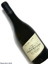 Domaine Philippe Colin Chassagne Motrachet 1er Cru Les Chaumées Blanc Clos Saint Abdon 白ワイン　750ml [AOC］シャサーニュ モンラッシェ　1級畑シュヴァリエやドゥモワゼルを受け継ぐミシェル・コラン・ドレジェの後継ドメーヌ ドメーヌ・ミシェル・コラン・ドレジェのミシェル・コランが2003年に引退し、ふたりの息子、フィリップとブリュノはそれぞれ独立。 長男のフィリップは父ミシェルの新しい醸造施設を引き継ぎ、醸造家のジェラルディーヌ・ゴデを右腕としてブドウ栽培とワイン醸造に従事している。 フィリップが所有するブドウ畑は9ha程度だが、これに加え、2.5ha分ほどのワインをネゴスとして生産。 アペラシオンは当然、お膝元のシャサーニュ・モンラッシェが中心で、ショーメ、シュヌヴォット、ヴェルジェ、モルジョなどの1級畑を所有。 サントーバンやサントネイ、マランジュにも畑をもつ。 ただし、このドメーヌでもっともきらびやかに光り輝くのは、ピュリニー・モンラッシェにあるふたつのクリマ、特級シュヴァリエ・モンラッシェと1級ドゥモワゼルだ。 シュヴァリエ・モンラッシェは一族の所有面積が計0.30haあり、このうち0.07haはいまだミシェルがワイン造りをしているが、残り0.23ha分をフィリップが栽培、醸造している。 ドゥモワゼルはカイユレの南端に位置する0.6haのクリマで、小道を挟み向こうはモンラッシェ。 所有者は3軒しかなく（ほか2軒はギィ・アミオとミシェル・コランの従兄弟のベルナール・コランだったが、後者は2007年にミシェル・ピカールに畑を売却）、フィリップ・コランが所有するのはこのうちの0.1ha。 年にわずか2樽しか出来ない、幻のワインである。 白ワインの醸造は、アルコール発酵をステンレスタンクで始め、半分くらいまで発酵が進んだところでオーク樽に移す。 気温の低いシャブリでよく見られる手法だ。 熟成期間は12〜15ヶ月。近年は228Lのブルゴーニュ樽のみではなく、400〜500Lの中樽も使い、樽香に支配されるのを避ける傾向にある。パワフルさよりもむしろエレガントなスタイル。 シャサーニュの造り手なので赤ワインの生産量も多く、こちらは柔らかな果実味とともにしっかりとした骨格が感じられるタイプである。