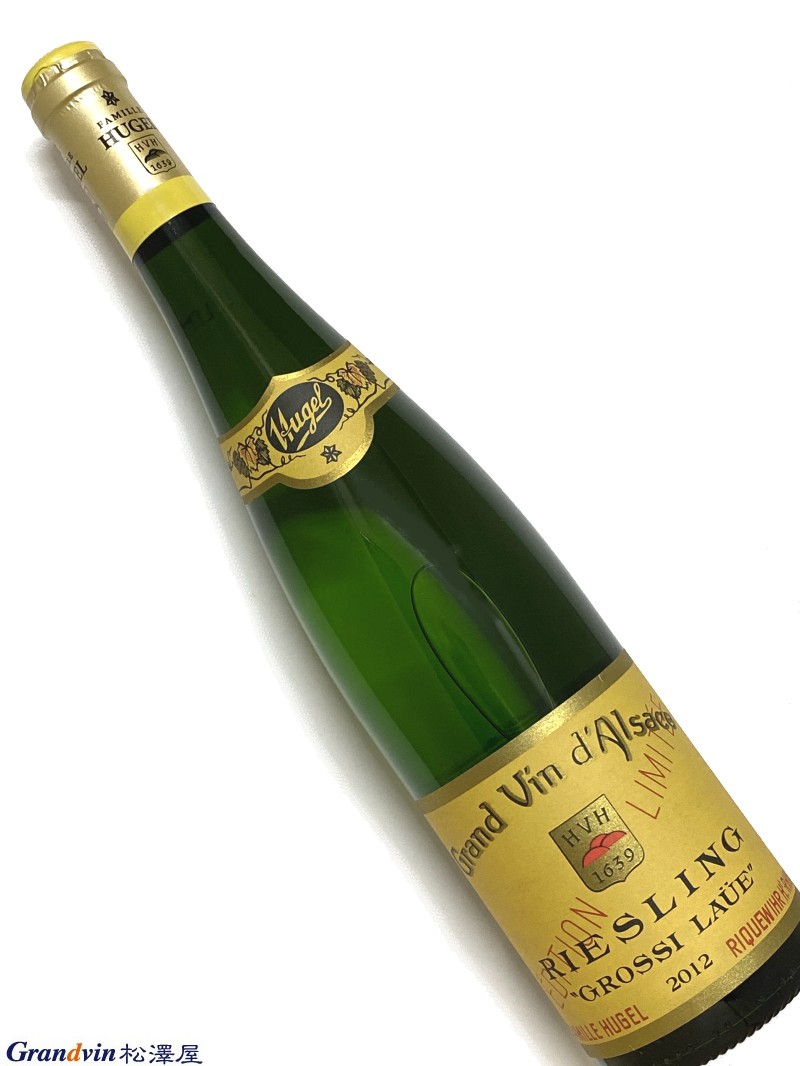 Famille Hugel Riesling Grossi Laüe 白ワイン　750ml [AOC］アルザス [評　価］93点 Sourced in the best parts of the grand cru Schoenenbourg, so entirely from Keuper marls, the 2012 Riesling "Grossi Laüe" offers a clear, bright and fresh, very delicate and pure bouquet of white fruits with refreshing lemony and finely flinty notes. Full-bodied and quite rich but elegant, this is a fascinating, dense, long and intense salty Riesling with good concentration and a firm mineral and phenolic structure. The phenols could be softer, but I like this straight and robust character. This is a fabulous wine bottled with 12% stated alcohol. Diam cork. Tasted at the domaine in April 2022. The Wine Advocate (Mar 10, 2023) グラン クリュ シェーネンブールの最高の部分から調達され、すべてカイパーマールから作られた 2012 リースリング「グロシ ローイ」は、クリアで明るくフレッシュ、非常に繊細で純粋な白い果実のブーケと、さわやかなレモンのような香りと繊細な火打ち石の香りを提供します。フルボディで非常にリッチだがエレガントな味わいで、凝縮感があり、しっかりしたミネラルとフェノールの構造を持つ、魅力的で濃密で長く強烈な塩味のリースリングである。フェノールはもっと柔らかくてもいいかもしれませんが、私はこのまっすぐで力強いキャラクターが好きです。アルコール度数12%の素晴らしいワインです。 ダイヤコルク。2022年4月にドメーヌでテイスティング。（直訳） [輸入元のコメント］ 5ヘクタールのシュナンブールは12の区画に分かれており、毎年区画ごとに小さなカゴに分けて収穫し圧搾後も別々に醸造しています。 ヒューゲル家が考える最も高貴で本物の味わい、“シュナンブー ルの神髄”を表現するべく、そのヴィンテージの特徴に沿ってブレンドするべき4～5種類のワインをブラインド・テイスティングによって厳選しています。 グロシ・ローイ(Grossi Laüe)はアルザス地方の言語で「偉大なるテロワール(Grand Terroir)」という意味です。■Famille Hugel ファミーユ ヒューゲル ファミーユ ヒューゲルは1639年、大西洋からの気候の影響を受けない大陸的な栽培地であるアルザス地方リクヴィールの街で創業。これまで13代370年以上にわたり「ワインの品質は、100％ブドウそのものによる」という黄金律を守り続け、ブドウ栽培とワイン造りの歴史を刻んできました。 ・Gewurztraminer Classic ゲヴュルツトラミネール クラシック アルザスの代表的な品種で、アロマティックで力強く、特徴的な花の香りに果実、スパイス、東洋的な香りが絡みます。ヒューゲルはこのゲヴュルツトラミネールの上品さとデリケートな味わいで何世代にもわたり高い評価を得ています。