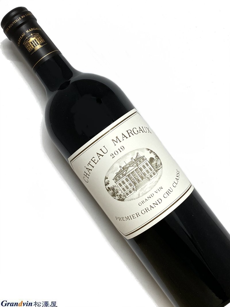 Château Margaux 赤ワイン　750ml [AOC］マルゴー　第1級 [評　価］100点 Is the 2019 Château Margaux the wine of the vintage? A strong case in its favor could certainly be made. Soaring from the glass with aromas of blackberries, raspberries, rose petals, violets, pencil shavings and vine smoke, it's full-bodied, layered and sensual, with a strikingly vibrant core of fruit that's framed by ripe, powdery tannins and bright acids, concluding with a penetrating, mouthwateringly saline finish of almost interminable duration. Complex, elegant and utterly compelling, this is a brilliant Bordeaux that anyone with the requisite disposable income is going to want to own. April 2022 Week 1, The Wine Advocate(8th Apr 2022) 2019シャトーマルゴーがこのヴィンテージの最高ワインか？ 確かに、それを支持する強力な主張がなされる可能性があります。 ブラックベリー、ラズベリー、バラの花びら、スミレ、鉛筆の削りくず、つるの煙のアロマがグラスから舞い上がり、熟した粉末状のタンニンと明るい酸に囲まれた驚くほど活気のある果実の核を持ち、フルボディで層状で官能的です。 浸透性のある、食欲をそそる塩味のフィニッシュで、ほぼ計り知れない持続時間です。 複雑でエレガント、そして完全に説得力のある、これは必要な可処分所得を持つ誰もが所有したいと思うであろう素晴らしいボルドーです。（直訳）■Chateau Margaux シャトー マルゴー 『1960年代と1970年代は惨憺立つ出来栄えであったが 　その後1980年代にシャトー・マルゴーは文字通りよ 　みがえり、それ以降は連続して100点満点に近い 　ワインを生み出している。品質で言えば、このシャ 　トーは過去20年間、その格付けにふさわしくあり、 　消費者の注目を引くに値する。』 　美術出版社 『BORDEAUX ボルドー 第4版』 &nbsp;