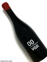 00 Wines VGW Chardonnay 白ワイン　750ml [産　地］アメリカ オレゴン州 [評　価］94点 Crafted from Dijon clone fruit, the 2019 Chardonnay VGW gains richness with time in the glass, blossoming from salted almonds and stone to white flowers and citrus. The medium-bodied palate is sleek, tangy and youthfully linear with honeyed, nutty touches hinting at more to come, and it finishes with tremendous energy and mineral character. Allow it another 2-3 years in bottle at least. December 2021 Week 2, The Wine Advocate(17th Dec 2021) ディジョンのクローン フルーツから作られた 2019 シャルドネ VGW は、グラスの中で時間が経つにつれて豊かさを増し、塩漬けのアーモンドや石から白い花や柑橘類まで花開きます。ミディアムボディの味わいは滑らかで、ピリッと若々しい直線的で、蜂蜜のようなナッツのようなタッチが今後のさらなる発展をほのめかしており、驚異的なエネルギーとミネラルの特徴で終わります。少なくともあと2〜3年は瓶の中で寝かせましょう。（直訳） [輸入元コメント］ 地方：オレゴン　原産地呼称：ウィラメット・ヴァレーAVA　品種：シャルドネ100%　醸造：4区画のブレンド。破砕後12時間スキンコンタクト。強い圧力でプレスし、12ヶ月フレンチオークで発酵・熟成（20 ％新樽）、6ヶ月ステンレスタンクで熟成。 ワインの名称VGWとは、“Very Good White”の意味。白い花や黄桃、オレンジピールに加え、ナッツやわずかに火打石のアロマ。口 に含むとフレッシュライムや繊細なヴァニラのフレーヴァーが広がり、快活で引き締まった味わいのワインです。■00 Wines　ダブル ゼロ ワインズ オレゴンの「コシュ・デュリ」と評された新しいスーパースター オレゴン州、ウィラメット ヴァレーに位置する00 Wines(ダブルゼロ ワインズ)は、シャルドネ、ピノノワールの新聖地であるこの地で、2013年に設立されたワイナリーです。 オーナーのキャサリン＆クリス夫妻、そして手練れのワインメーカー、ピエール ミルマンによる大胆なワイン メイキングは、今ワイン業界に新たな風を吹き込んでいます。 数秘術でゼロはポテンシャルのある数字とみなされ、シャルドネとピノノワールの2品種のポテンシャルを追求すべくダブル ゼロ ワインズと名付けました。自社畑は持たず、樹齢が古く興味深い区画を借りビオディナミを実践。彼らはブルゴーニュとシャンパーニュでもワインを生産しています。 プレス時の亜硫酸添加を避け、フェノールを最大限抽出するため、一晩スキンコンタクトを行う「ブラック シャルドネ メソッド（ハイパーオキシデーション）」を取り入れ、リッチかつエレガントなワインを生み出しています。