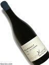 Xavier MONNOT Meursault 1er Cru Les Charmes 白ワイン　750ml [AOC］ムルソー　1級畑■Xavier MONNOT モダンとクラシックが調和した 1723年創業の老舗ドメーヌ グザヴィエ・モノは実質的に、1723年から続くムルソーの老舗ドメーヌ、ルネ・モニエ。ルネ・モニエの孫娘の婿にあたるグザヴィエが10代目を継承した。 5歳で父を亡くしたグザヴィエはブドウ栽培とワイン醸造を学び、2004年にドメーヌ入り。モニエ家が代々受け継いできた17haのブドウ畑を耕作。18の異なるアペラシオンを醸造している。本拠地であるムルソーのほか、ピュリニー・モンラッシェ、ボーヌ、ポマール、ヴォルネイ、モンテリー、サントネイやマランジュまで広がり、白6割、赤4割の比率である。 ブドウ栽培は徹底した耕起と、早めの収量制限がモットー。畝間に雑草が生えないよう頻繁に耕して土壌を柔らかくし、4月には芽かきをして収量を抑える。 白ワインの醸造は、ブルゴーニュでは珍しく全体の90％を除梗。3時間かけて搾汁し、一晩デブルバージュした後で樽発酵、樽熟成。新樽率はヴィラージュで25%、プルミエ・クリュで30％を超えるくらい。熟成中にバトナージュを行う。 赤ワインは完全除梗。12～16度で4～5日間の低温マセレーションを行った後発酵。33度を発酵温度の上限とし、18～21日間のキュヴェゾン。ピジャージュ、ルモンタージュ、デレスタージュを組み合わせた抽出を行う。 ムルソーの村名畑シュヴァリエールがこのドメーヌの金看板。2.5haの面積を所有する大地主で平均して50～60樽を生産している。区画の中には3つの異なる土壌があり、それぞれ分けて醸造、最終的にアッサンブラージュし、ミネラル感とリッチネスの調和したワインとなる。 マランジュの1級畑クロ・ド・ラ・フュシエールはフュシエールの中にあるドメーヌのモノポール畑。生育が早く、またストラクチャーの強いワインが出来上がる。したがって、このクリマではピジャージュの回数を他の赤ワインよりも控えめにし、荒々しいタンニンが出ないよう注意を払っている。 若いうちからとっつきやすい一方、熟成にも耐え得るワインをグザヴィエは目指している。白は凝縮した果実味とピュアなミネラル感を引き出し、赤は豊かな果実にキメ細かくシルキーなタンニンを紡ぐ。モダンさとクラシックな趣きがうまく調和した造りと言えるだろう。