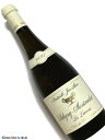Domaine Patrick Javillier Puligny Montrachet Les Levrons 白ワイン　750ml [AOC］ピュリニー モンラッシェ [輸入元コメント］ ルヴロンはピュリニー・モンラッシェの斜面下部に位置する村名畑。村名とはいえピュリニーはやはりムルソーと異なる。白い花、ミネラルの印象が強く、口に含んでもしっかりした酸とミネラルがストラクチャーを形作る。タイトなボディをもつ、じつにエレガントなワイン。■パトリック・ジャヴィリエ ドメーヌ入りした娘が赤ワインを担当 次のステージへ向かうムルソーの造り手 &nbsp; ムルソーのパトリック・ジャヴィリエも娘のマリオンがドメーヌ入りし、次のステージへと向かい始めた。 ジャヴィリエ家はムルソーで何代も続く栽培農家の家系だが、ブドウ畑の面積は小さく、パトリックの父、レイモンは農作業の傍らワインの仲買人をせざるを得なかった。 パトリックは1973年にディジョンの大学で醸造学のディプロマを取得し、翌1974年に初めて自分の責任のもと、収穫、醸造を行っている。 ドメーヌは1980年代から1990年代にかけて、ブドウ畑を急速に拡大。 ムルソー、ピュリニー・モンラッシェ、ポマール、そして特級コルトン・シャルルマーニュも手に入れた。 さらに妻の実家の畑を賃貸耕作し、ペルナン・ヴェルジュレスやアロース・コルトンも手がけるに至っている。 現在、賃貸も含めた所有畑の総面積は9ha弱だ。 ここでは「キュヴェ・オリゴセーヌ」「キュヴェ・デ・フォルジェ」と名付けられた2種類のブルゴーニュ・ブランを造っているが、前者はピュリニー寄り、後者はヴォルネイ寄りの区画から生み出されるワイン。テロワールの違いにより、前者はよりミネラルが強く、後者はリッチなスタイルとなる。 村名ムルソーにも2つのキュヴェ「レ・クルゾ」と「テット・ド・ミュルジェ」というキュヴェがあり、前者はムルソー山の頂上の真下にあるレ・クルーと1級ポリュゾの下に位置するレ・クロトのアッサンブラージュ。後者は石切り場の下にある東向き斜面のカス・テットと、ヴォルネイ寄りで西向き斜面のミュルジェ・ド・モンテリーとのアッサンブラージュだ。 性格の異なる区画同士の組み合わせが、独特のバランスと複雑味を見せる。 ドメーヌの看板である白ワインの醸造はいまだ父パトリックが譲る気配はないが、赤ワインの醸造に関しては2008年から、娘のマリオンが全責任を負っている。 赤ワインの造りで特徴的なのは、ピジャージュを行わず、もっぱらルモンタージュで優しい抽出をすること。 さらに2009年よりマリオンの発案で、さらに優しいデレスタージュをアルコール発酵の終わりに行うようになった。 新樽率も適度で樽香がくどいこともなく、非常にバランスのとれたワインを造るジャヴィリエ。 若いうちから楽しめる、スタイリッシュなムルソーだ。