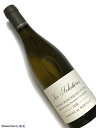 Domaine de Montille Puligny Montrachet 1er Cru Les Folatieres 白ワイン　750ml [AOC］ピュリニー モンラッシェ　1級畑 [輸入元コメント］ ピュリニー最大の面積を誇る1級畑。斜面上部は雨が降ると、土砂の流亡が激しいことから、「フォール・テール」（狂った土地）が転じて、フォラティエールになったとされる。しかしこのクリマの下部は斜面中腹の絶好の場所に位置し、ミネラルと果実味のバランスに優れた、じつに優美な白ワインを生み出される。■Domaine de Montille ドメーヌ ド モンティーユ 頑固な古典派から大きく脱皮 ニュイへ、ピュリニーへと拡大した大ドメーヌ ヴォルネイのドメーヌ・ド・モンティーユといえば、古典的ワインの銘醸家として名の知れたドメーヌ。 映画「モンドヴィーノ」でも主役級で取り上げられたので、ご記憶の方も多いに違いない。 先代のユベールはディジョンでの弁護士が本業。というのも1947年にドメーヌを相続した時、ブドウ畑の面積はわずか3haしかなかった。 その後、息子のエティエンヌとともにブドウ畑を拡張し、1990年代には7haを超えるまでに広がった。 このエティエンヌもパリのクーパース＆ライブランド（現プライスウォーターハウス・クーパース）の会計士として働いていたが、2001年にブルゴーニュに戻り、シャトー・ド・ピュリニー・モンラッシェの経営に就くと同時に、ドメーヌ・ド・モンティーユの当主となった。 もっともエティエンヌ自身は1983年からドメーヌのワイン造りに関与しており、1995年には実質的にドメーヌの主導権を握り、ブドウ栽培をビオロジックへと転換。父から子への継承は着々と進んでいたのである。 エティエンヌがフルタイムで経営にあたるようになってからというもの、ドメーヌの版図拡大は凄まじい。1993年にはすでに、ピュリニー・モンラッシェ1級カイユレをジャン・シャルトロンから買い取っていたが、2004年にボーヌ1級エーグロ（白）、特級コルトン・クロ・デュ・ロワ、コルトン・シャルルマーニュを入手。2005年にドメーヌ・デュジャックと共同でトマ・モワイヤールを買収し、コート・ド・ニュイにも進出した。この時にヴォーヌ・ロマネ1級マルコンソール、ニュイ・サン・ジョルジュ1級オー・トレイ、特級クロ・ド・ヴージョをラインナップに加えている。 さらに2012年、エティエンヌが経営を任されていたシャトー・ド・ピュリニー・モンラッシェをオーナーの金融機関から買い取ってしまったのだ。ただし、シャトーが所有していた特級モンラッシェとバタール・モンラッシェは、この買収に協力したシャトー・ラトゥールのフランソワ・ピノーに譲り、彼のドメーヌ・ドゥージェニーに加わることとなる。 白ワインのラインナップ拡充を見越して、エティエンヌはともにマイクロ・ネゴスのドゥー・モンティーユを運営していた妹のアリックスを、2006年から白ワインの醸造責任者に任命。 一方、赤ワインはエティエンヌがおもに監督するものの、全体のセラーマスターとしてアメリカ人のブライアン・シーヴが2010年に就任している。 こうしてあまりにも拡大したためヴォルネイの醸造施設では間に合わなくなり、現在は旧ロピトー・ミニョンが所有していたムルソーのセラーでワイン造りをしている。 一般にエレガントとされるヴォルネイでさえも、「いつ開くのかわからない」と言われたドメーヌ・ド・モンティーユのワインだが、今日では若いうちから香り高く、そしてタンニンもしなやかなものとなり、かつ長期熟成にも十分耐え得るスタイルへと大きく変化している。全房を用いた醸造など、基本的にはユベール時代の様式を継承しながらも、より完熟したブドウを摘み取り、抽出の仕方や発酵温度の管理をより綿密に行うことで、現在のスタイルを築いた。 ムルソーのジャン・マルク・ルーロの元妻であるアリックスが手がける白ワインも秀逸。シャトー・ド・ピュリニー・モンラッシェ所有のクリマがアリックスの手を経て、どのようなワインとなるのかも楽しみである。 　アドヴォケイトの飲み頃予想は2016年〜2040年。 　そろそろ入り口に到達し、楽しめる頃合になってきたマルコンソール2011年。 　是非この機会にお買い求めください!! &nbsp;