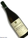 Domaine Faiveley Bienvenues Bâtard Montrachet Grand Cru 白ワイン　750ml [AOC］ビアンヴィニュ バタール モンラッシェ　特級畑 [輸入元のコメント］ フェヴレが08年に入手した0.51haの区画。61年と88年にブドウが植えられた。フェヴレ所有のバタールの真下に連なる。輝きのある美しいイエロー。集中度のあるアロマをもち、白桃、洋梨、レモン、グレープフルーツなどの果実に蜂蜜。ヘーゼルナッツの香ばしさ。口に含むと果実の凝縮感が高くリッチ。ミネラルが優雅に全体をまとめる。若き当主を迎え、さらなる進化の道を歩む ブルゴーニュのドメーヌ的グランメゾン ニュイ・サン・ジョルジュに本拠を置くフェヴレ社は、1825年の創立から7代にわたって続くグラン・メゾンである。 4代目のジョルジュ・フェヴレは、かの有名なコンフレリー・デ・シュヴァリエ・デュ・タストヴァン（利き酒騎士団）の創設者のひとりとして知られ、オスピス・ド・ニュイ・サン・ジョルジュのキュヴェにも、レ・サン・ジョルジュ・キュヴェ・ジョルジュ・フェヴレとしてその名を残す。 フェヴレが数ある他のネゴシアンと一線を画するのは、その広大な自社畑から造られるドメーヌもののワインが、全生産量の8割を占めるという事実だろう。 コート・ド・ニュイ、コート・ド・ボーヌ、そしてコート・シャロネーズまで、合わせて120haもの自社畑を所有し、シャンベルタン・クロ・ド・ベーズやエシェゾーなどグラン・クリュに10ha、ニュイ・サン・ジョルジュのレ・サン・ジョルジュやジュヴレ・シャンベルタンのクロ・デ・ジサールなどプルミエ・クリュに25haの畑をもつ。 ひとつのクリマの面積は平均して1haと決して大きくはないが、それだからこそクリマごとに手の込んだシュール・ムジュール、すなわちオーダーメイドのワイン造りを行うことができるのである。 フェヴレが所有する120ヘクタールの自社畑のうち、半分以上の68ヘクタールはコート・シャロネーズに位置する。 フェヴレ家がこの地域の潜在的な可能性に気付いたのは、第一次世界大戦と世界恐慌により産地が疲弊していた1933年のことだ。 この年にジョルジュ・フェヴレが賃貸耕作を始め、1963年には5代目のギィ・フェヴレがメルキュレイに最初の畑を購入。その面積を徐々に増やし、今日、ジヴリィ、リュリィ、モンタニー、ブーズロンまで、コート・シャロネーズ全域に版図を広げた。 メルキュレイ・プルミエ・クリュ・クロ・デ・ミグランをはじめとする数々のモノポール（単独所有）畑を手に入れ、コート・シャロネーズならフェヴレとまで言われるまでに成長。そして2012年以降、コート・シャロネーズの自社畑は「ドメーヌ・ド・ラ・フランボワジエール」という独立したドメーヌ名を掲げ、次のステージに上ろうとしている。 今日、メゾンを率いるのは、2005年に25歳の若さで事業を引き継いだエルワン・フェヴレ。奇しくも彼の父、フランソワ・フェヴレがメゾンを継承したのも25歳の時であったという。 エルワンは当主の座に就くや否や、改革を断行し、若いうちはなかなか飲みづらく、長年寝かせて初めて花開く典型的な長期熟成型のワインを、比較的早いうちに飲み頃を迎え、かつ長期の熟成もでき得るワインへとスタイルを変えた。 さらに、本拠がニュイ・サン・ジョルジュということもあり、コート・ド・ニュイの赤ワインに特化しがちだったポートフォリオをコート・ド・ボーヌの白にも広げるべく、2008年にグラン・クリュのバタール・モンラッシェとビアンヴニュ・バタール・モンラッシェを入手。同時にピュリニー・モンラッシェ・プルミエ・クリュのガレンヌも加わり、壮観なラインナップを完成させた。 またムルソーではマトロ・ウィッターシェイムと契約を締結。形式上は買いブドウによるネゴスものだが、実際にはブドウ栽培からフェヴレのスタッフが携わっているという。 ニュイ・サン・ジョルジュ最高のクリマ、レ・サン・ジョルジュのグラン・クリュ昇格を同年代の造り手とともに働きかけるエルワン・フェヴレ。 新しい当主のもと、フェヴレ社はさらなる高みを目指して進化し続けているのだ。