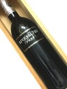 Nouvelle Societe Conditionnemene Rivesaltaise Rivesaltes 甘口赤ワイン　500ml　木箱付き [AOC］リヴザルト [ラベル］良好　 [液　面］ハイフィル [和　暦］昭和63年■ Nouvelle Societe Conditionnemene Rivesaltaise Rivesaltes 南仏のルーション地方で造られるVDN（ヴァン・ドゥ・ナチュレル）が 「Rivesaltes リヴザルト」 と「Banyuls バニュルス」です。 リヴザルトは発酵途中のブドウ果汁にアルコールを添加して発酵を止めることにより、ブドウの甘みを残す製法で造られるワインです。バニュルスは遅摘みのぶどうを用いて、伝統的な方法で熟成され、甘さと力強さを併せ持ち、ルーション地方の天然甘口ワインの中でも濃厚な味わいが特徴です。 ヌーヴェル ソシエテ コンディションヌモン リヴザルテーズ（NSCR）はリヴザルト地区に2013年設立された会社です。その NSCR より、バースデイ・ヴィンテージの贈りものとしてもぴったりな古酒9ヴィンテージが入荷しました。 ブドウ品種：グルナッシュ主体