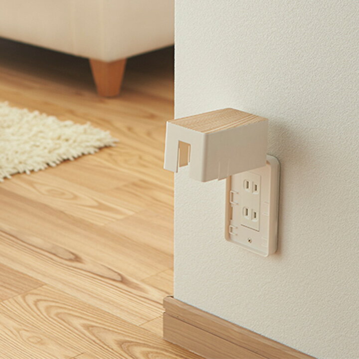 山崎実業 コンセントガード ウッディ ホワイト 1個 コンセントカバー 木目 いたずら防止 ベビーガード 感電防止 ホコリ【区分A】 [2]