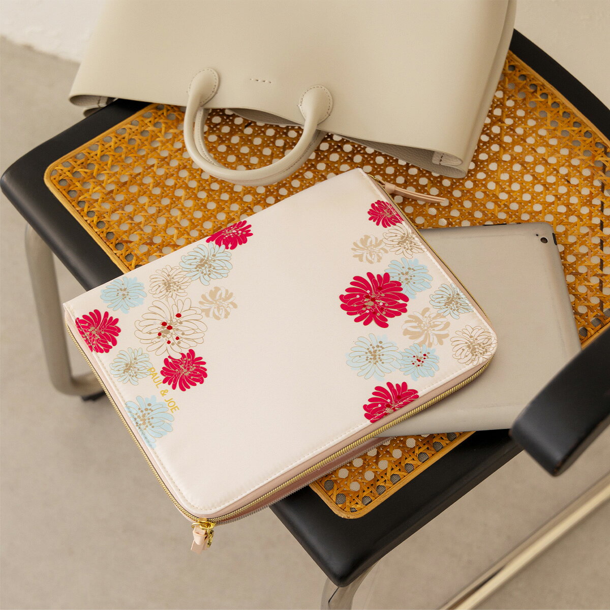 【8/5まで50%OFF】ポール ＆ ジョー インナーキャリングケース・M クリザンテーム・フューシャピンク 11インチ タブレット対応 A5対応 バッグインバッグ おしゃれ かわいい 内ポケット付き 軽量 通勤 通学 リモートワーク graphia-marks-10035411 マークス公式ストア サンプル画像2