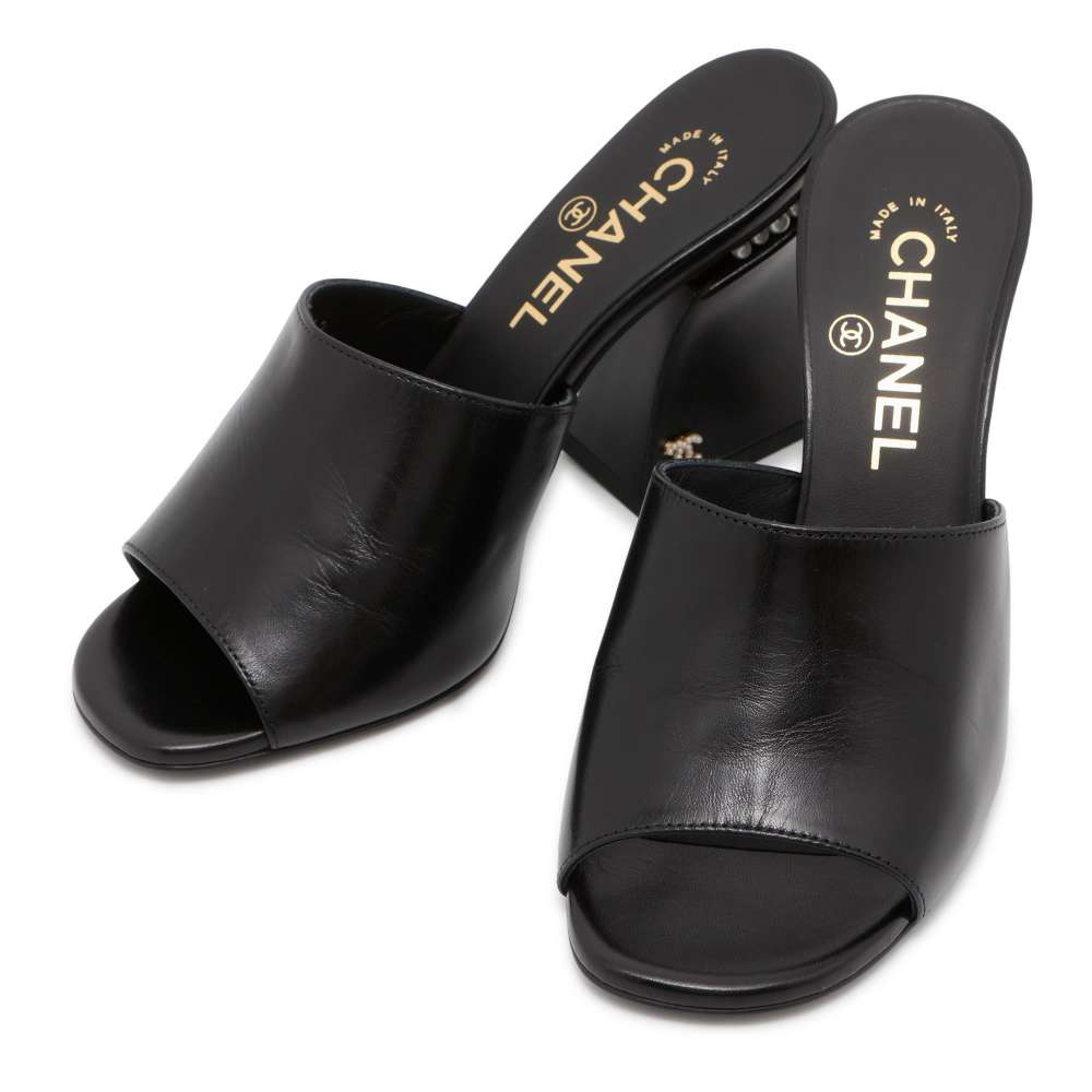シャネル サンダル ココマーク パール ヒール レザー レディースサイズ36 1/2C G39252 CHANEL 靴 黒 【安心保証】 【中古】 シャネル サンダル シャネル レディース CHANELのサムネイル