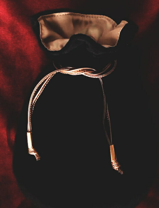 タロットバッグ ブラック シャインゴールド Made in Japanの特別仕様☆しなやかで柔らかな手触り感と美しい光沢を放つタロットポーチ！