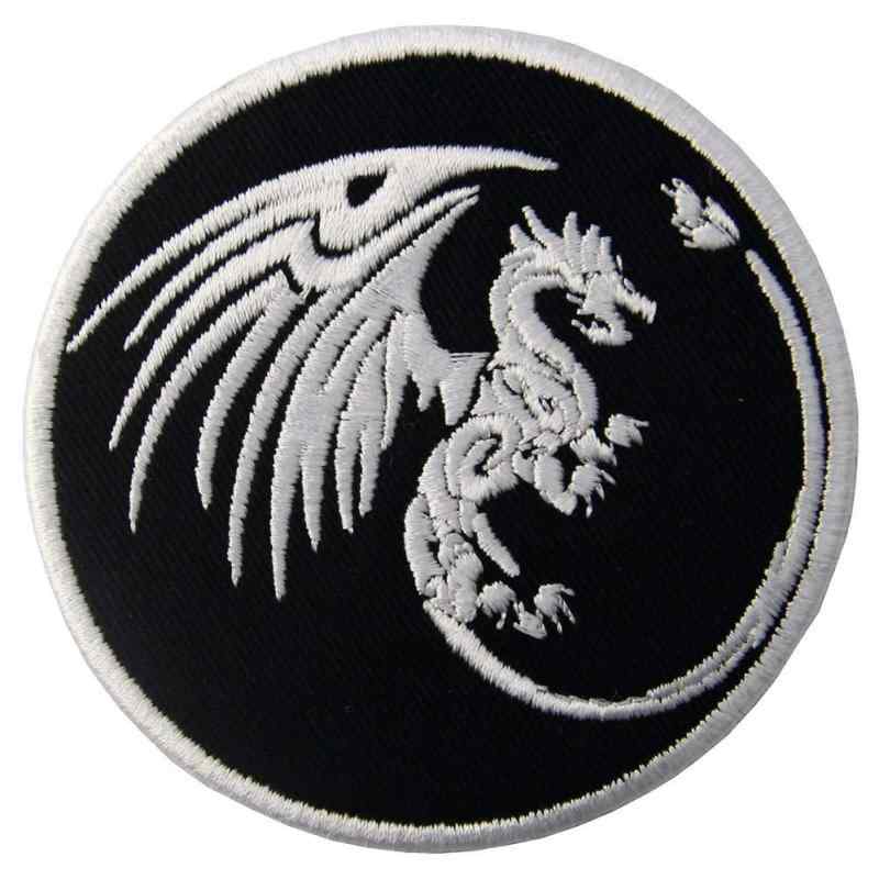 力と光のドラゴンの象徴刺繍のバッジのアイロン付けまたは縫い付けるワッペン