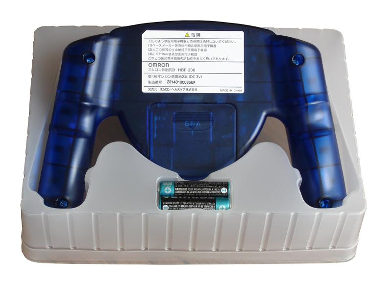 パグハグのオムロン 体脂肪計 HBF-306-A ブルー｜アングル3