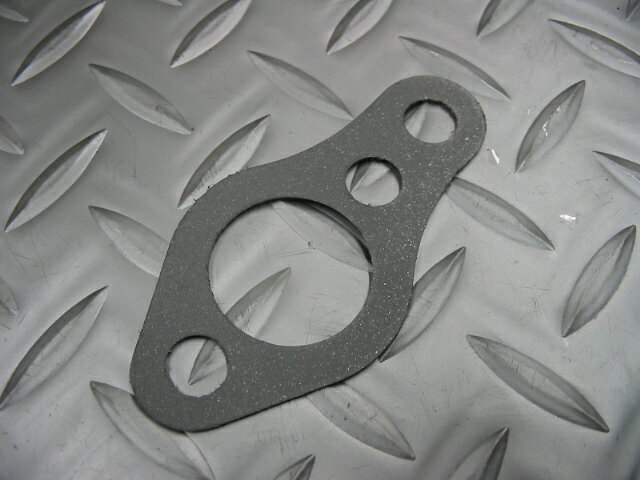 ■商品名：ガスケット ■ブランド：MERCURY ■パーツNo：27-34897 ■カラー：写真参考 【サイズ】 ・タイプ：V サーキュレーション ウォーターポンプ ・外形：8.35x4.2cm/約（縦x横） ■数量：1枚 ■状態：新品 【コメント】 V サーキュレーション ウォーターポンプの ガスケットです。 シリーズによって異なりますので オーダー前にはご確認の上お願いします。 シリーズ・モデル・シリアルナンバーで お調べは可能です。 PS:消耗部品は大半のパーツは 取り揃えておりますのでご質問下さい。