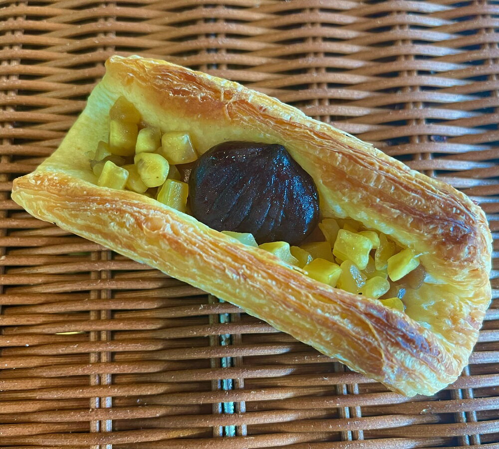 【マロンデニッシュ】さくっと食感のデニッシュにマロンクリーム&栗の甘露煮&栗の渋皮煮のデニッシュパン