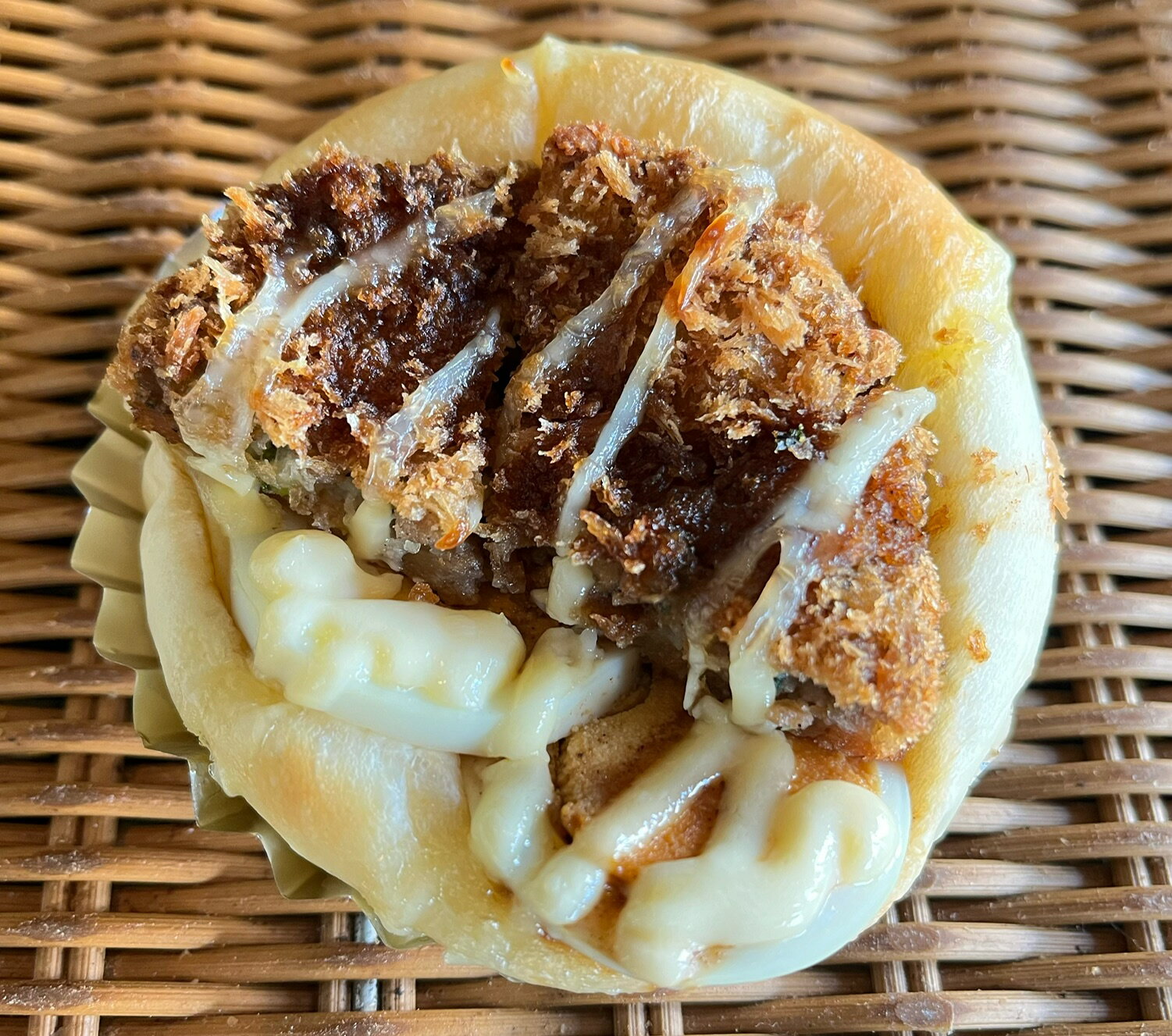 【京都産九条ネギ塩ミンチカツ】京野菜の九条ネギを使用したミンチカツの惣菜パン