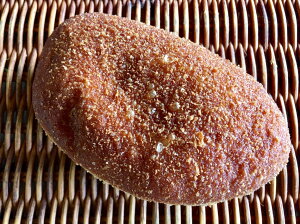 【揚げカレーパン】カレーをパン生地で包み揚げた惣菜系パンの大定番！