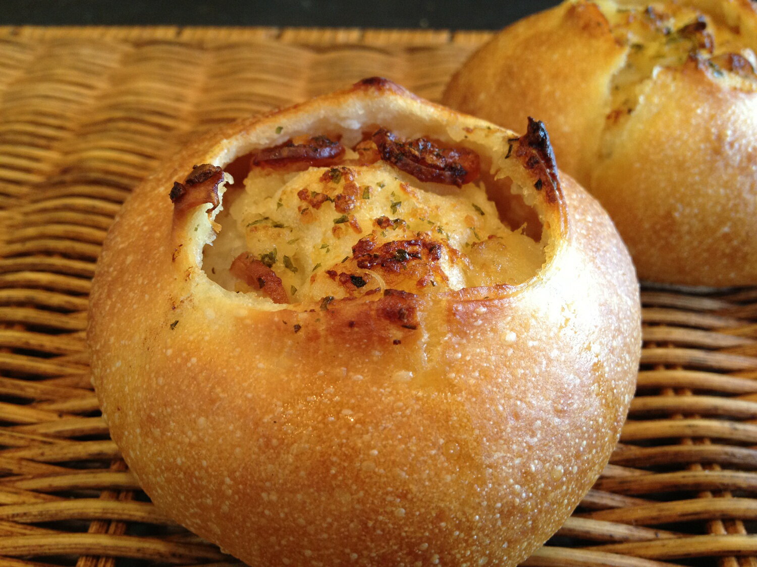 【ポテトサラダ】ジャーマンポテト入りのフランスパン・ガーリックバターがポイント！