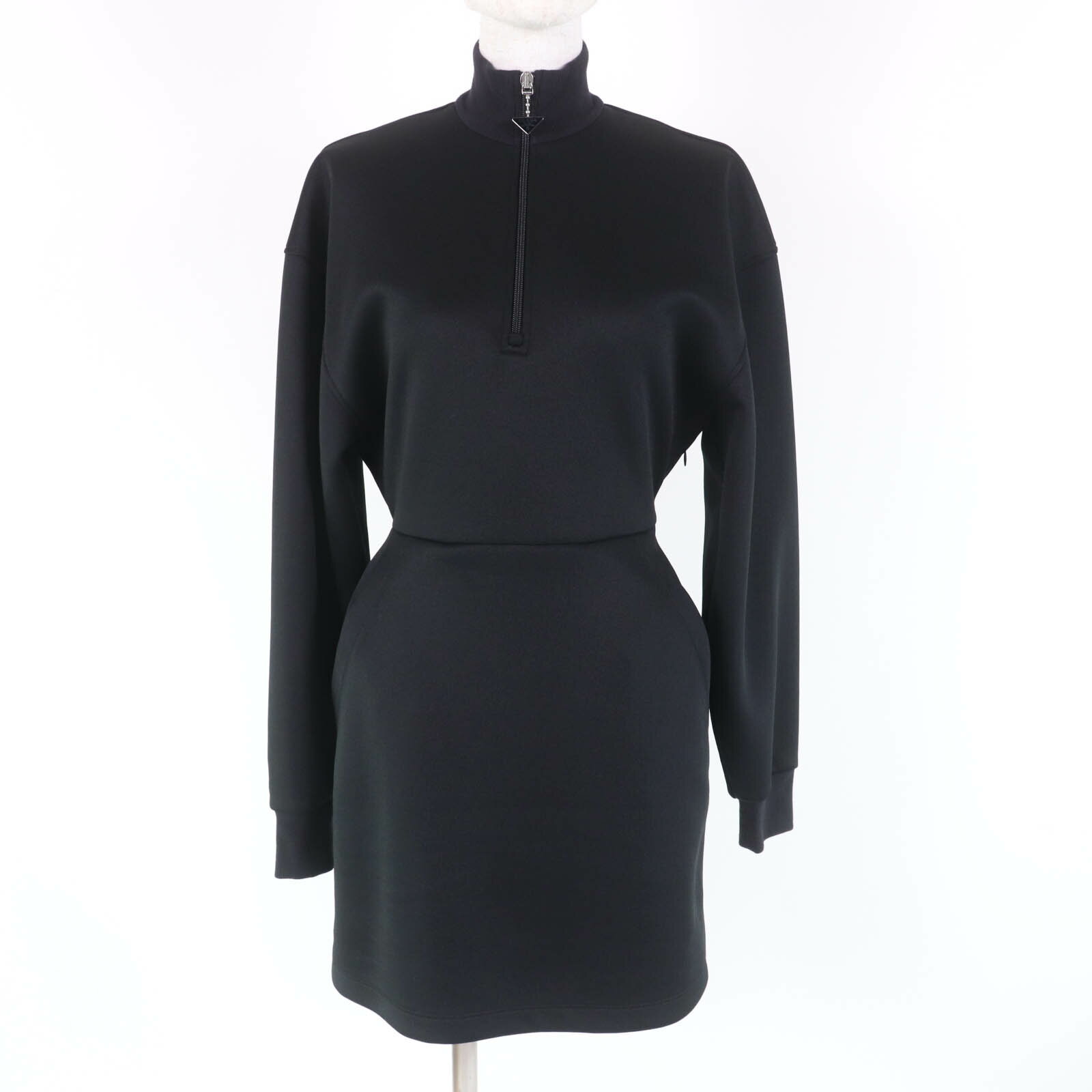 極美品★PRADA プラダ 2023年製 P3K43 トライアングルチャーム付 ジャージードレス ワンピース ブラック 36 イタリア製 正規品 レディース【中古】