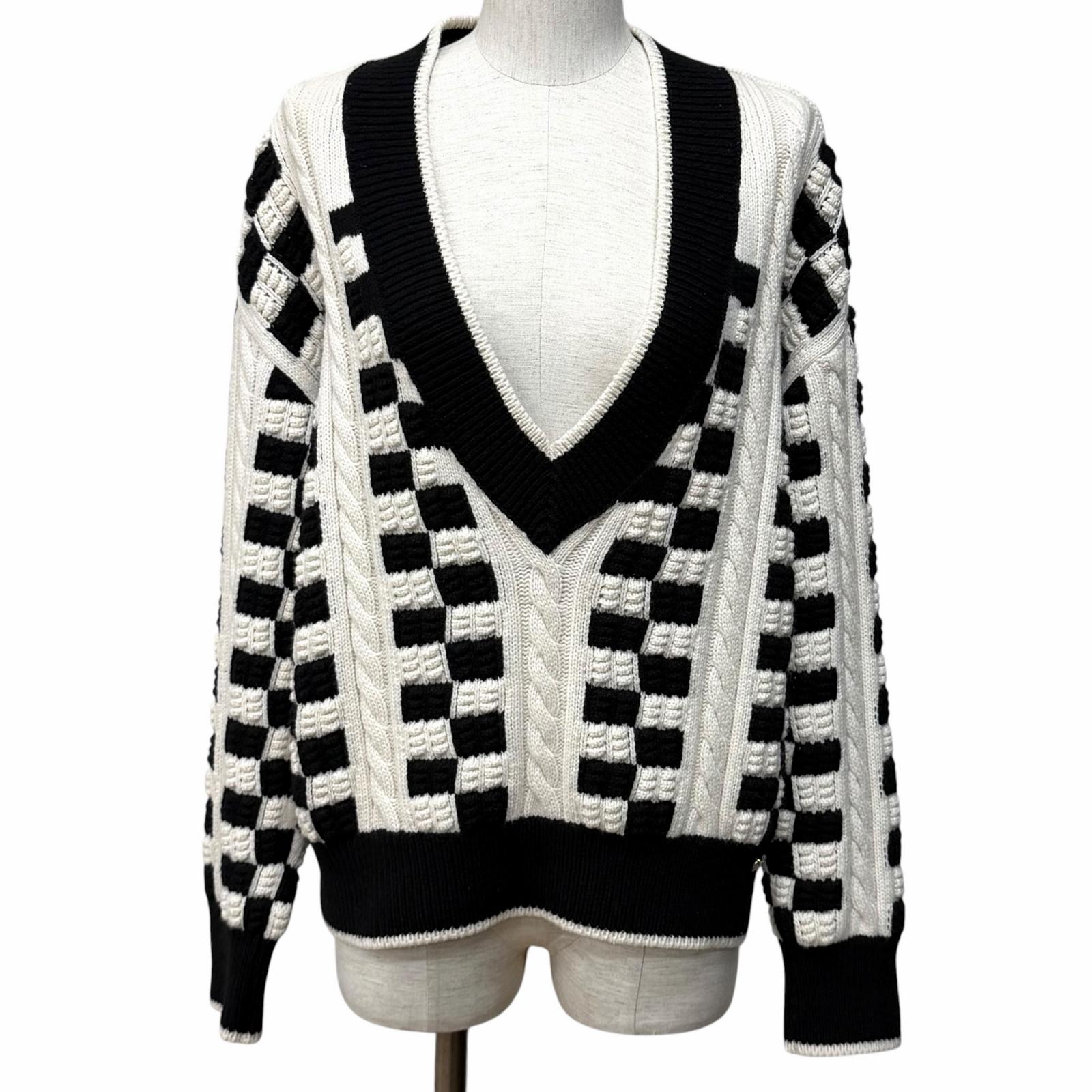 乐天商城 - 極美品★CHANEL シャネル P74123 ラインストーンココ金具 鍵編み Vネック カシミヤ セーター オフホワイト ブラック 42 イタリア製 正規品 レディース 【中古】