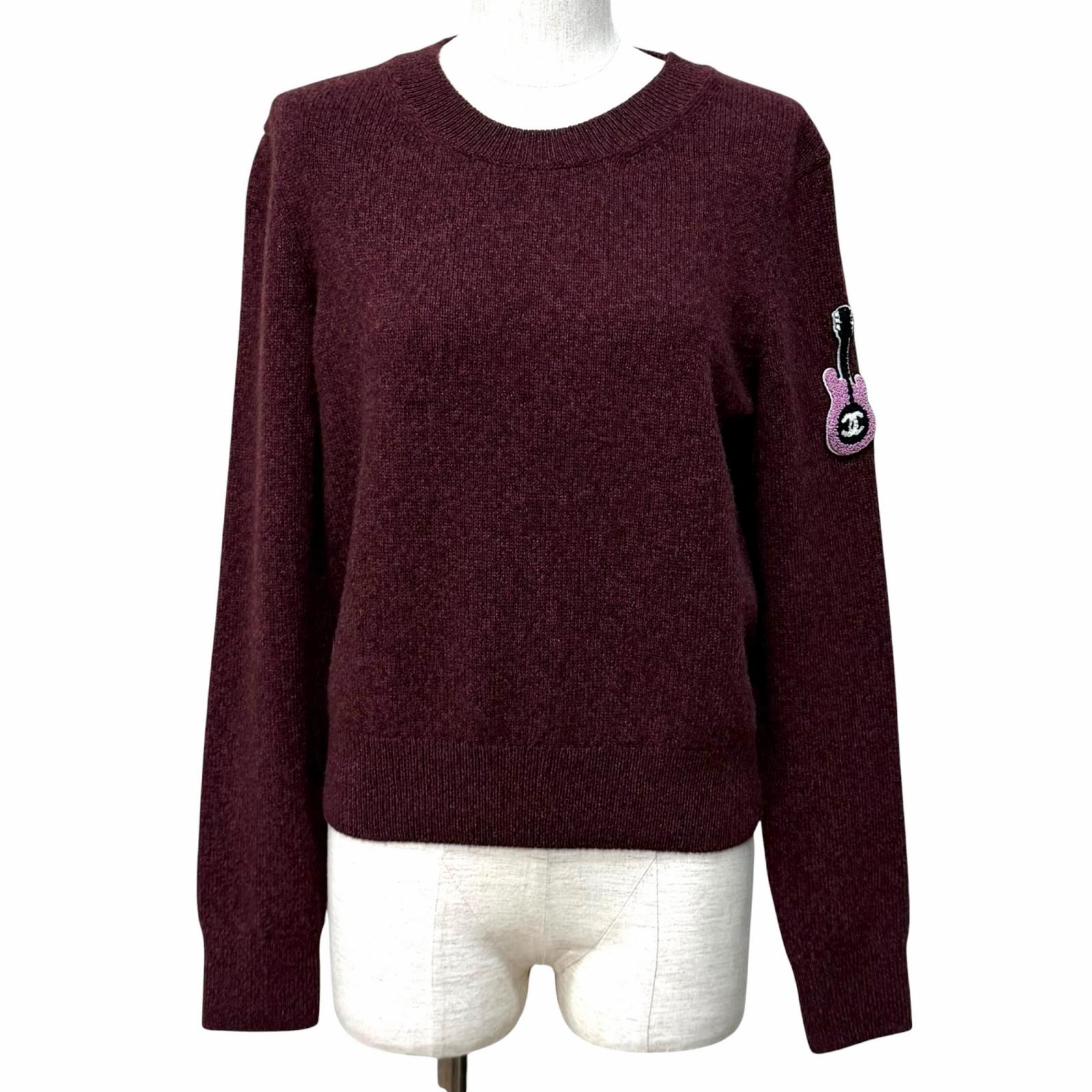 Rakuten - 極美品★CHANEL シャネル P77562 ココマーク ギターワッペン付 クルーネック 長袖 カシミヤ ニット ボルドー 38 イタリア製 正規品 レディース 【中古】